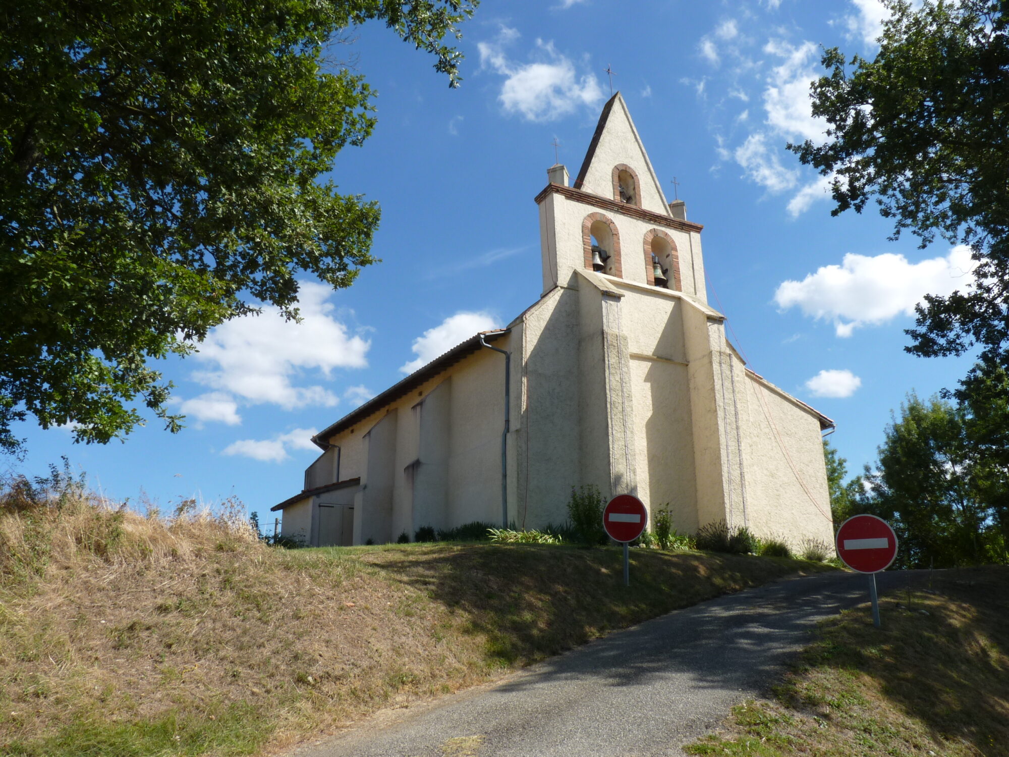 Église à clocher-mur de l’Office de Tourisme Cœur de Garonne