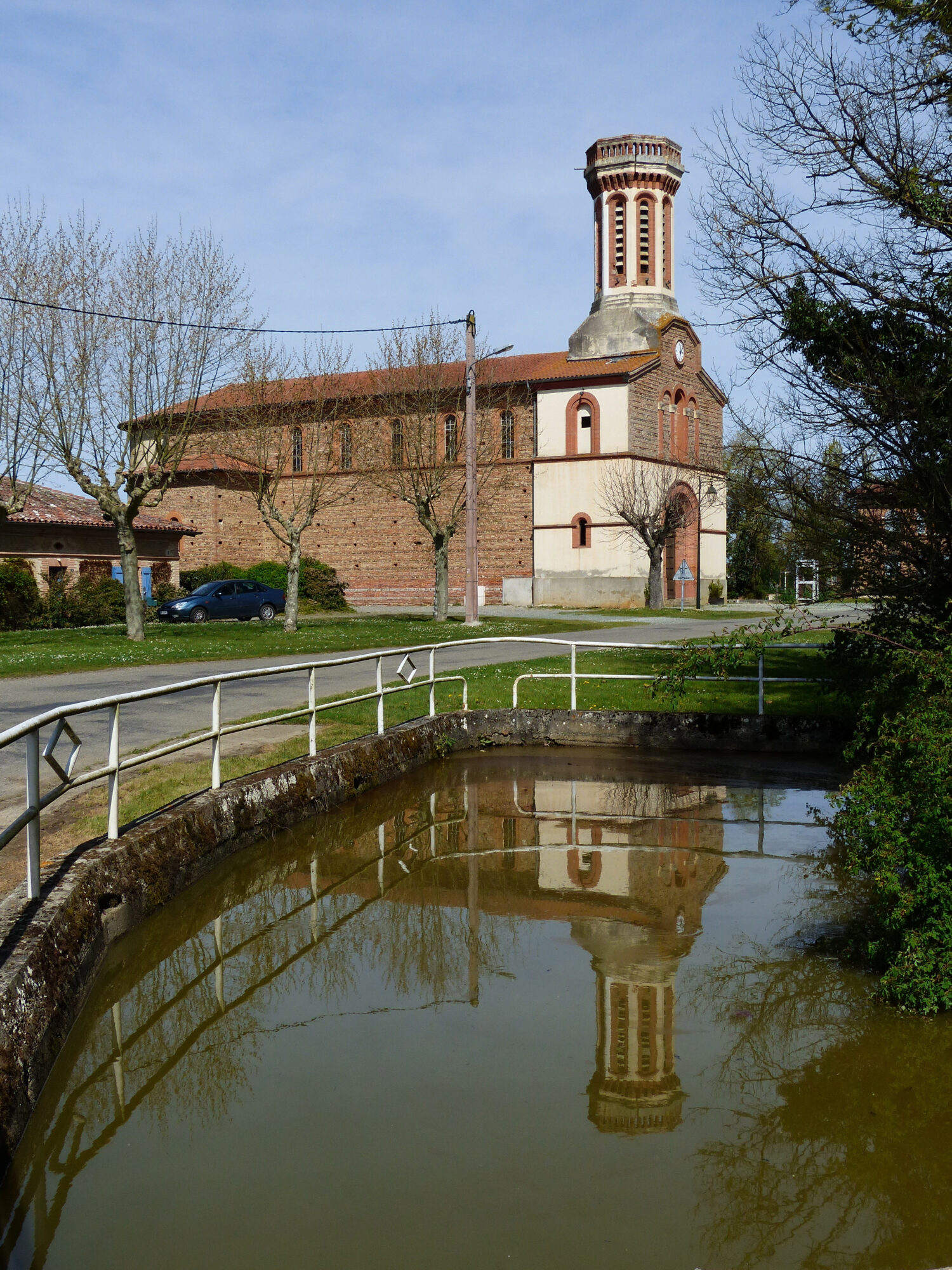 Église en brique avec clocher octogonal, Office de Tourisme Cœur de Garonne