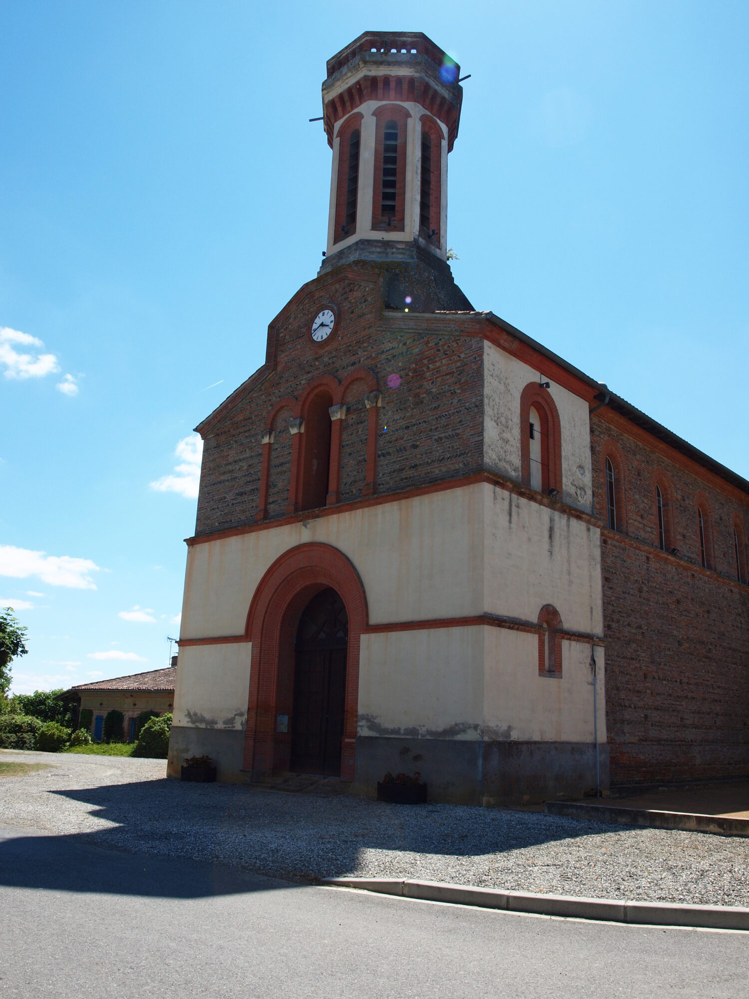 Église en brique avec clocher octogonal, Cœur de Garonne