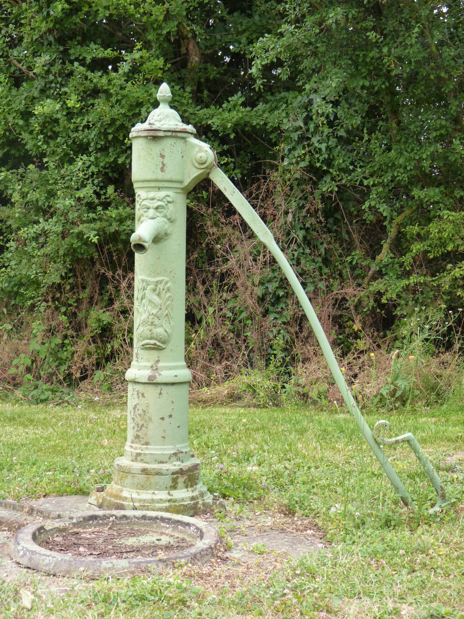 Ancienne pompe à eau en fonte, Office de Tourisme Cœur de Garonne