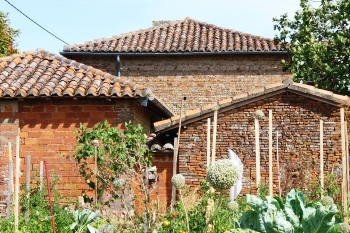 Maisons en briques et tuiles dans l’Office de Tourisme Cœur de Garonne
