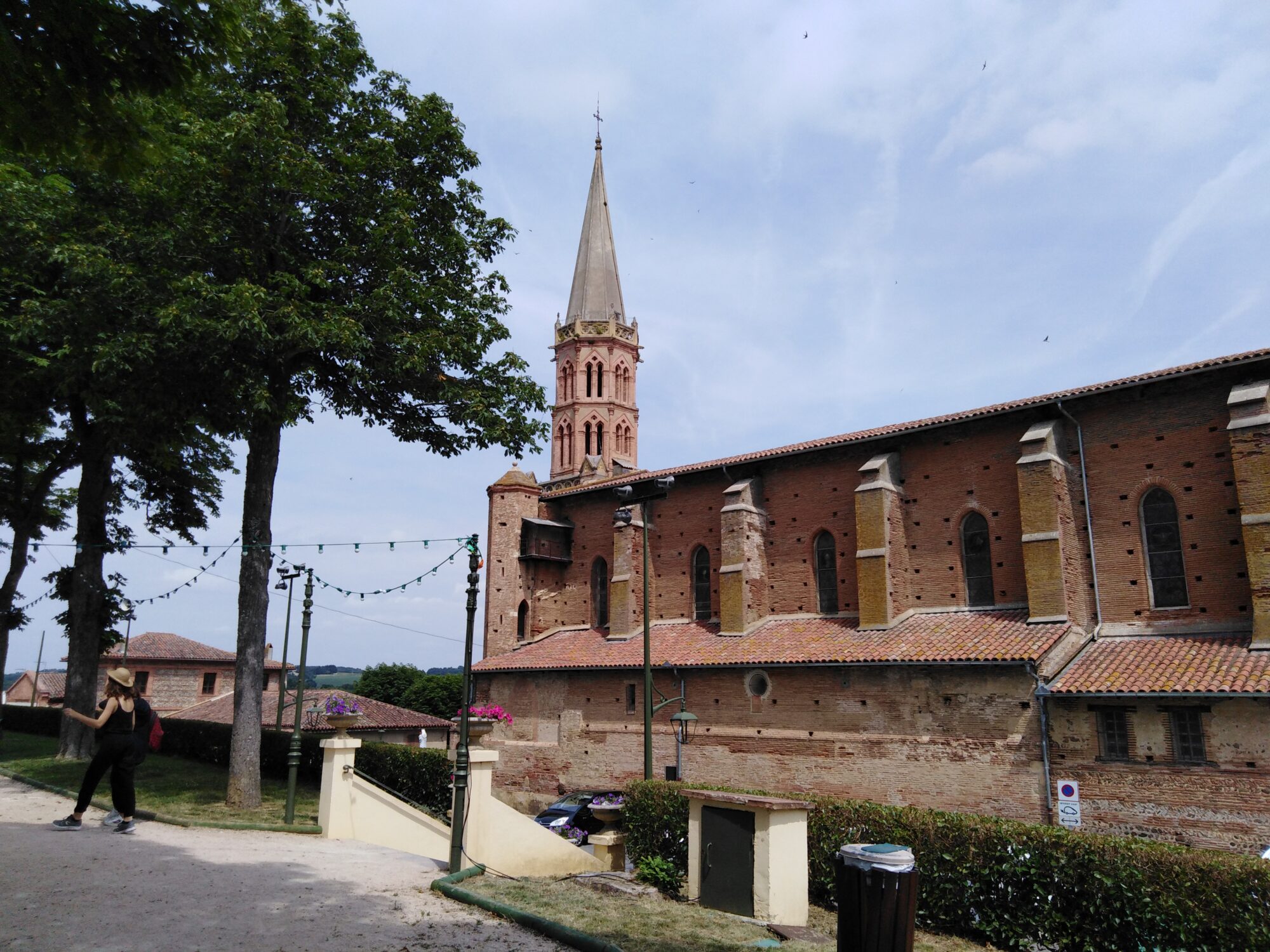 Église en brique à clocher élancé, Office de Tourisme Cœur de Garonne