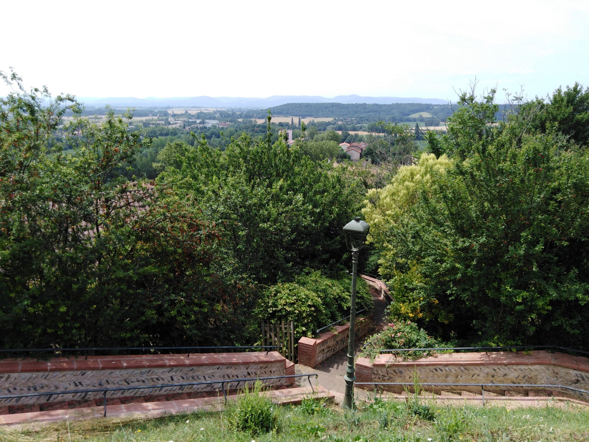 Vue sur la vallée depuis l'Office de Tourisme Cœur de Garonne