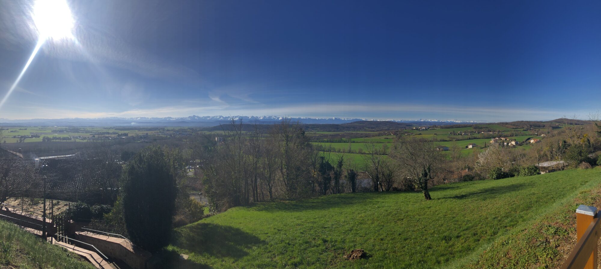 Vue panoramique sur la campagne et les Pyrénées, Cœur de Garonne