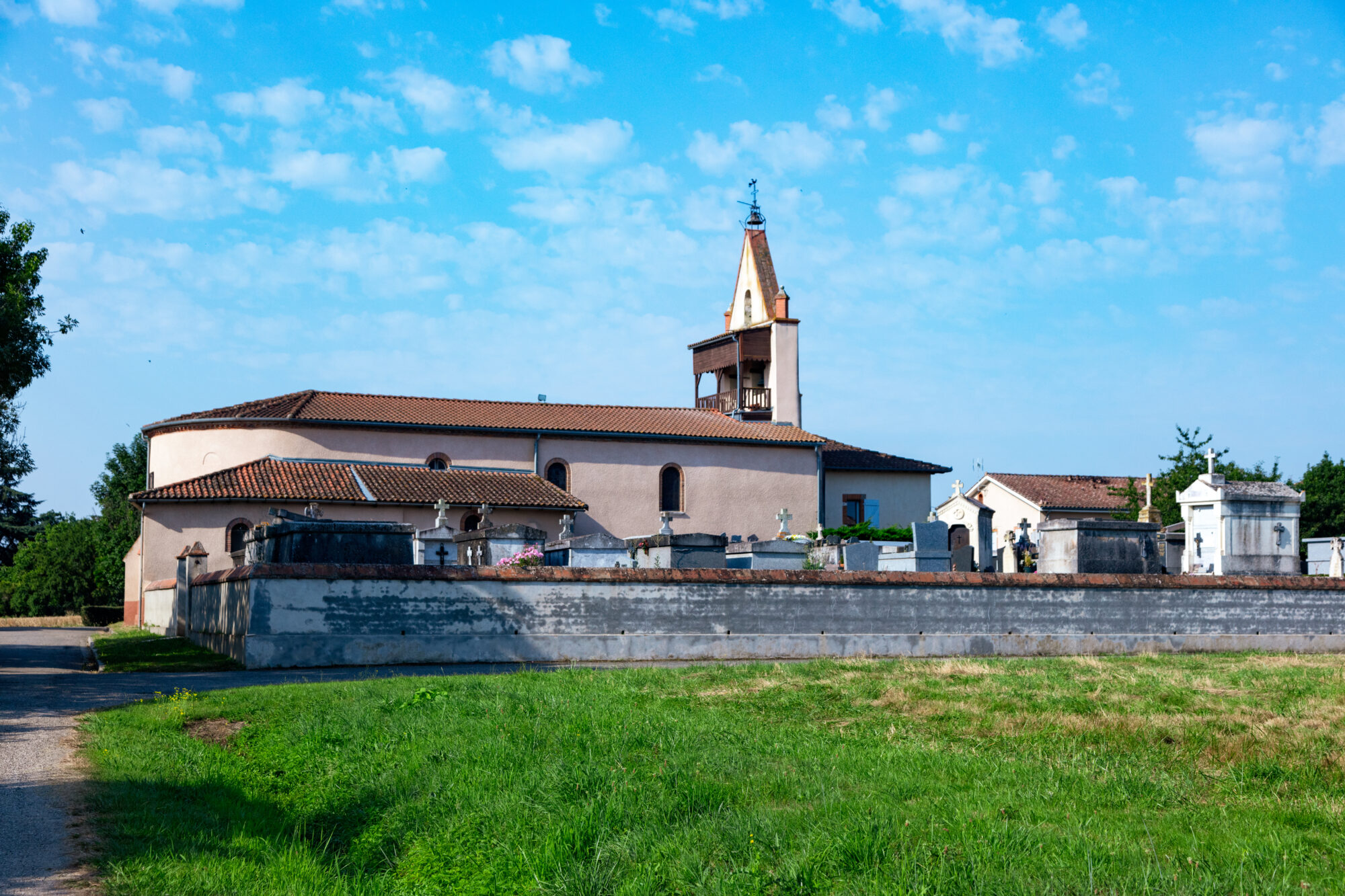 Église avec clocher et cimetière, Office de Tourisme Cœur de Garonne