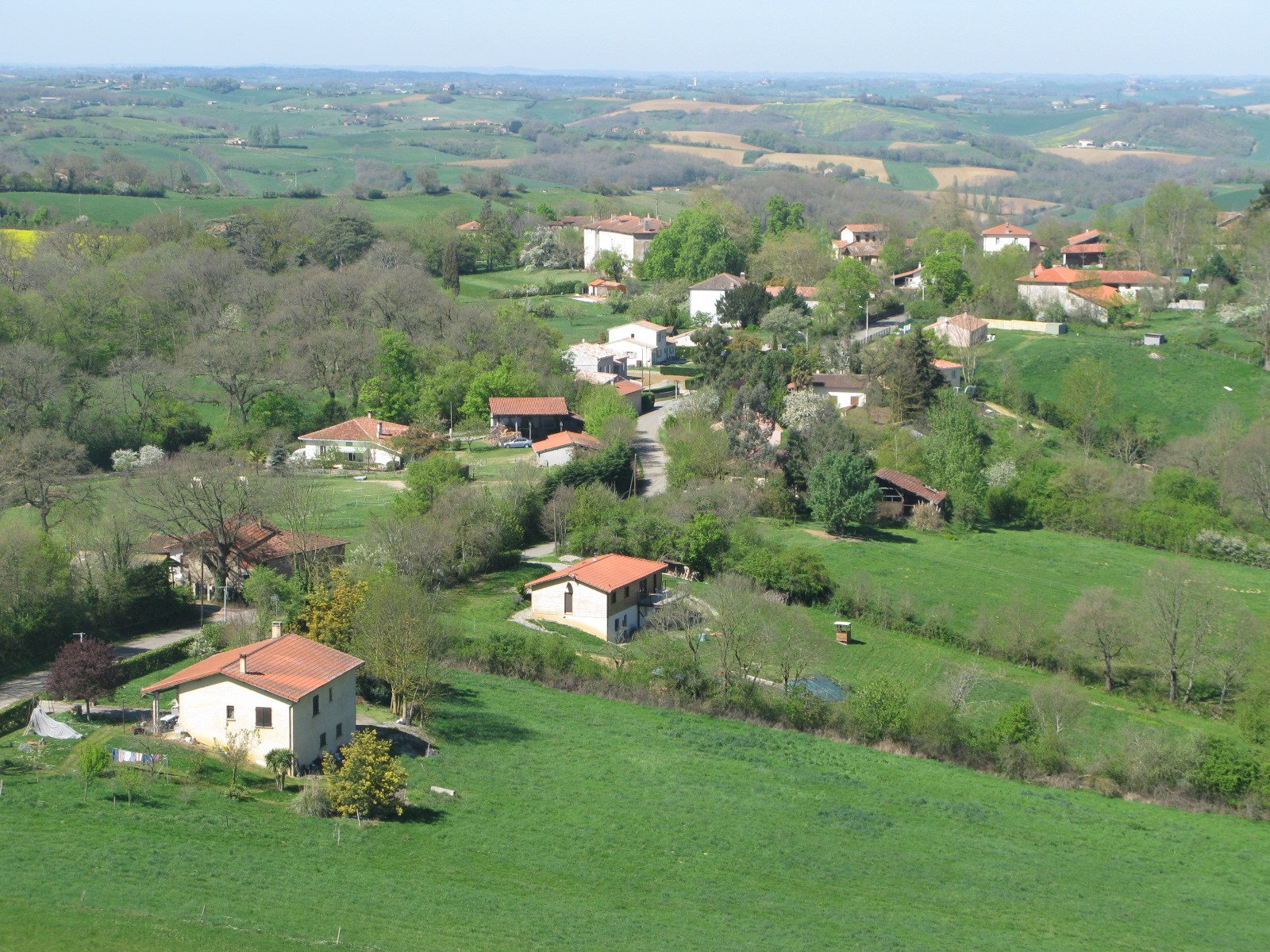 Village et maisons au cœur des collines de Cœur de Garonne