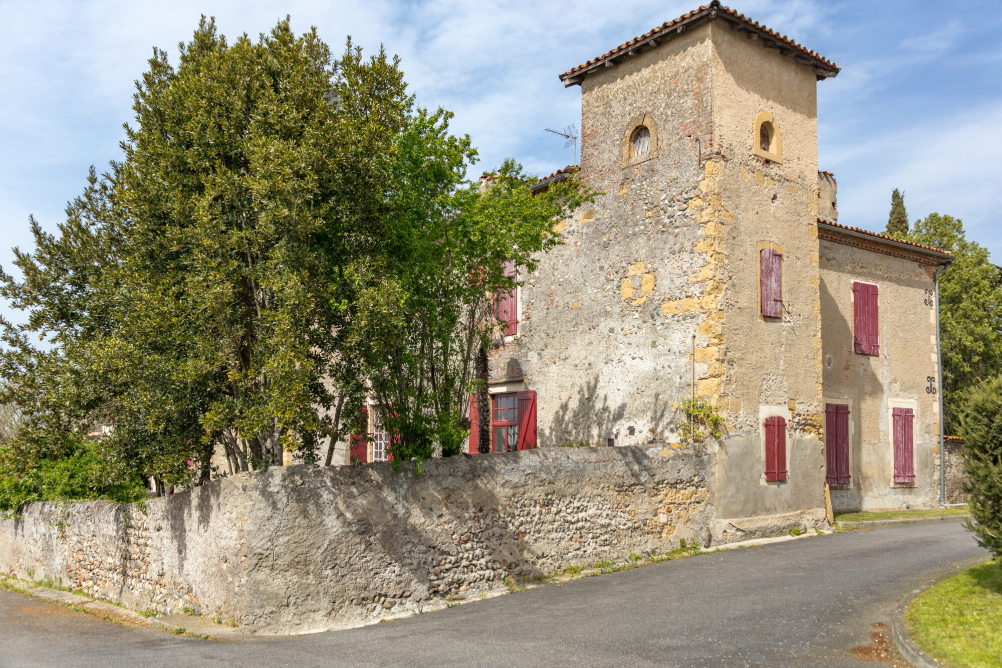 Maison ancienne en pierre à tour, Office de Tourisme Cœur de Garonne