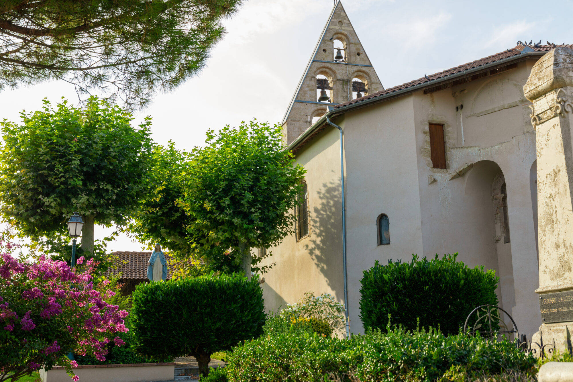 Église avec clocher à arcades en Cœur de Garonne