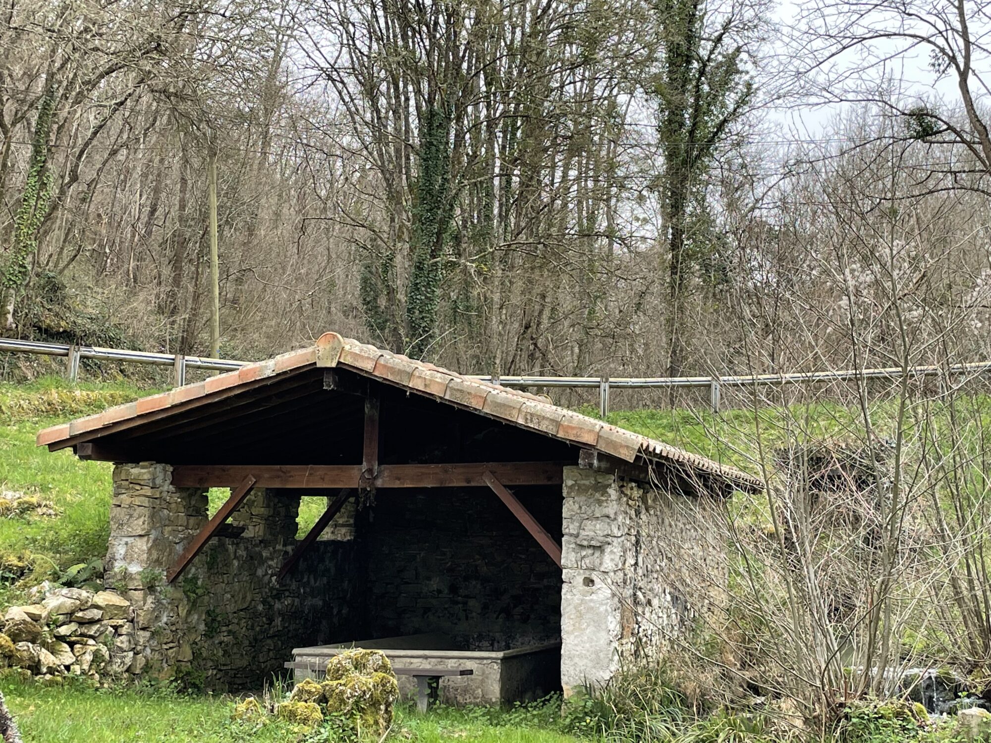Lavoir en pierre couvert, Office de Tourisme Cœur de Garonne
