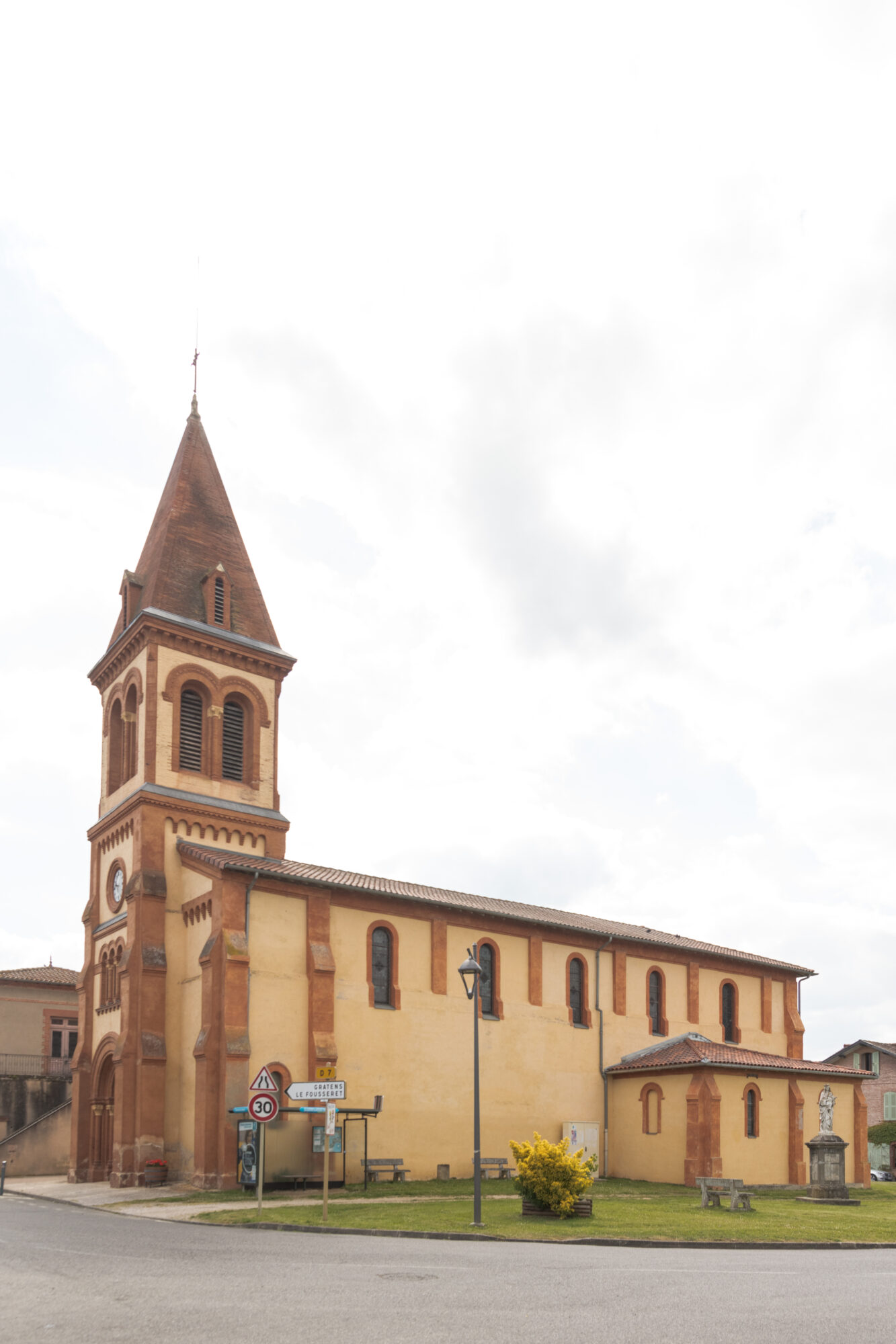Église au clocher élancé à Le Fousseret, Cœur de Garonne