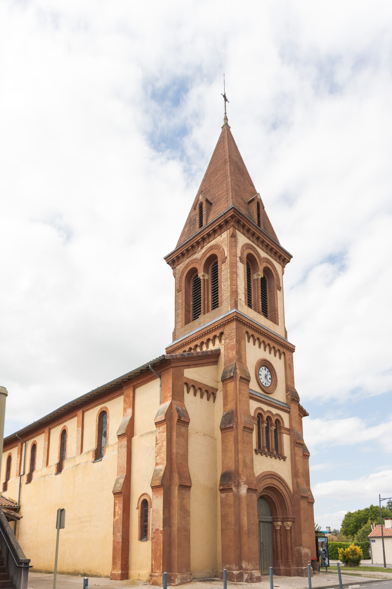 Église au clocher en brique, Office de Tourisme Cœur de Garonne