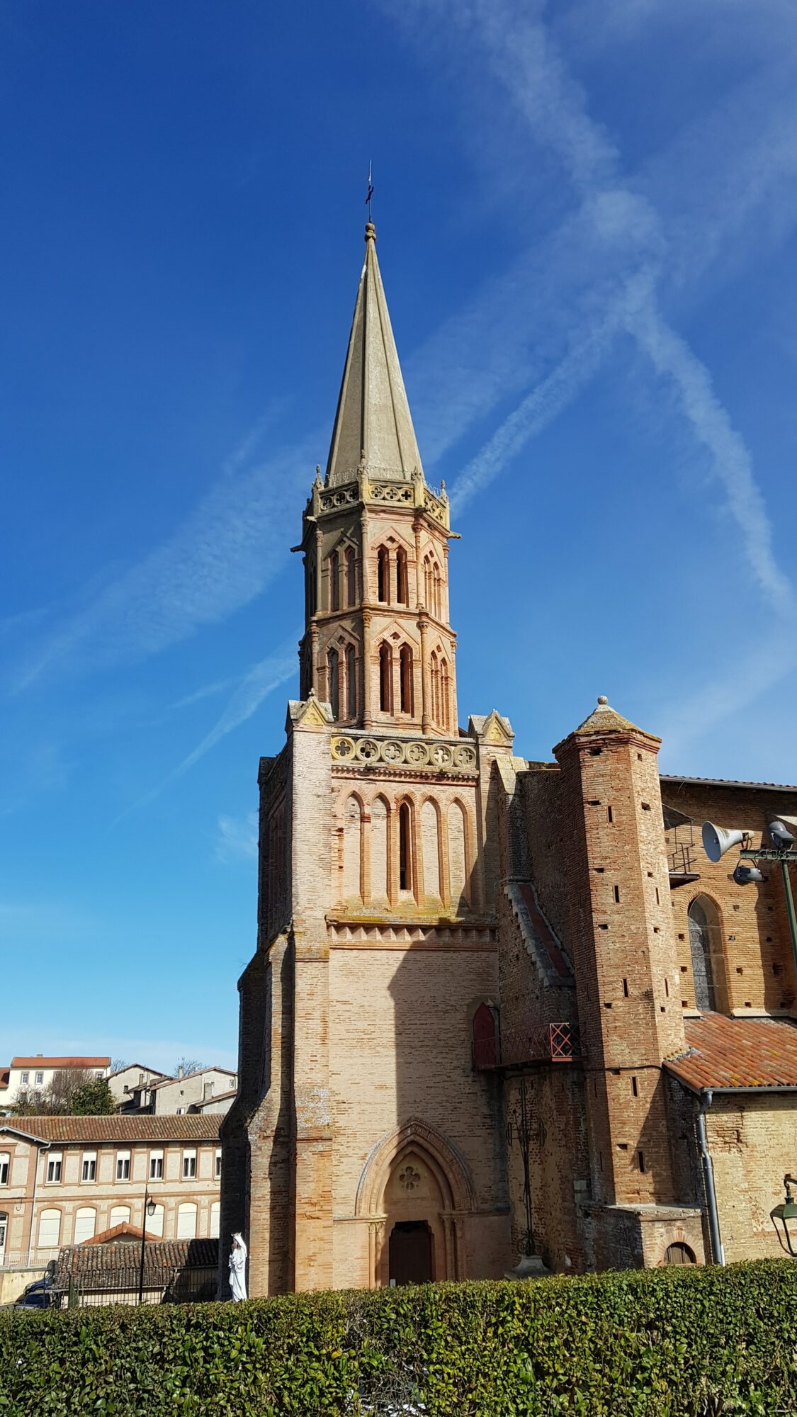 Clocher en brique d'une église, Office de Tourisme Cœur de Garonne