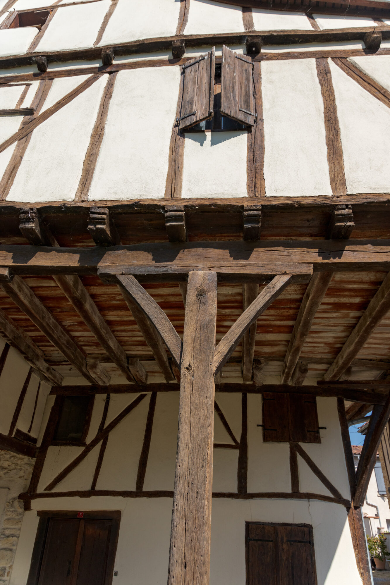 Maison à colombages avec auvent en bois, Office de Tourisme Cœur de Garonne