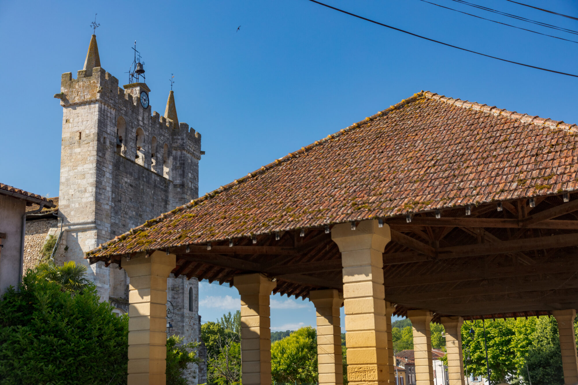 Halle couverte et clocher en pierre, Office de Tourisme Cœur de Garonne