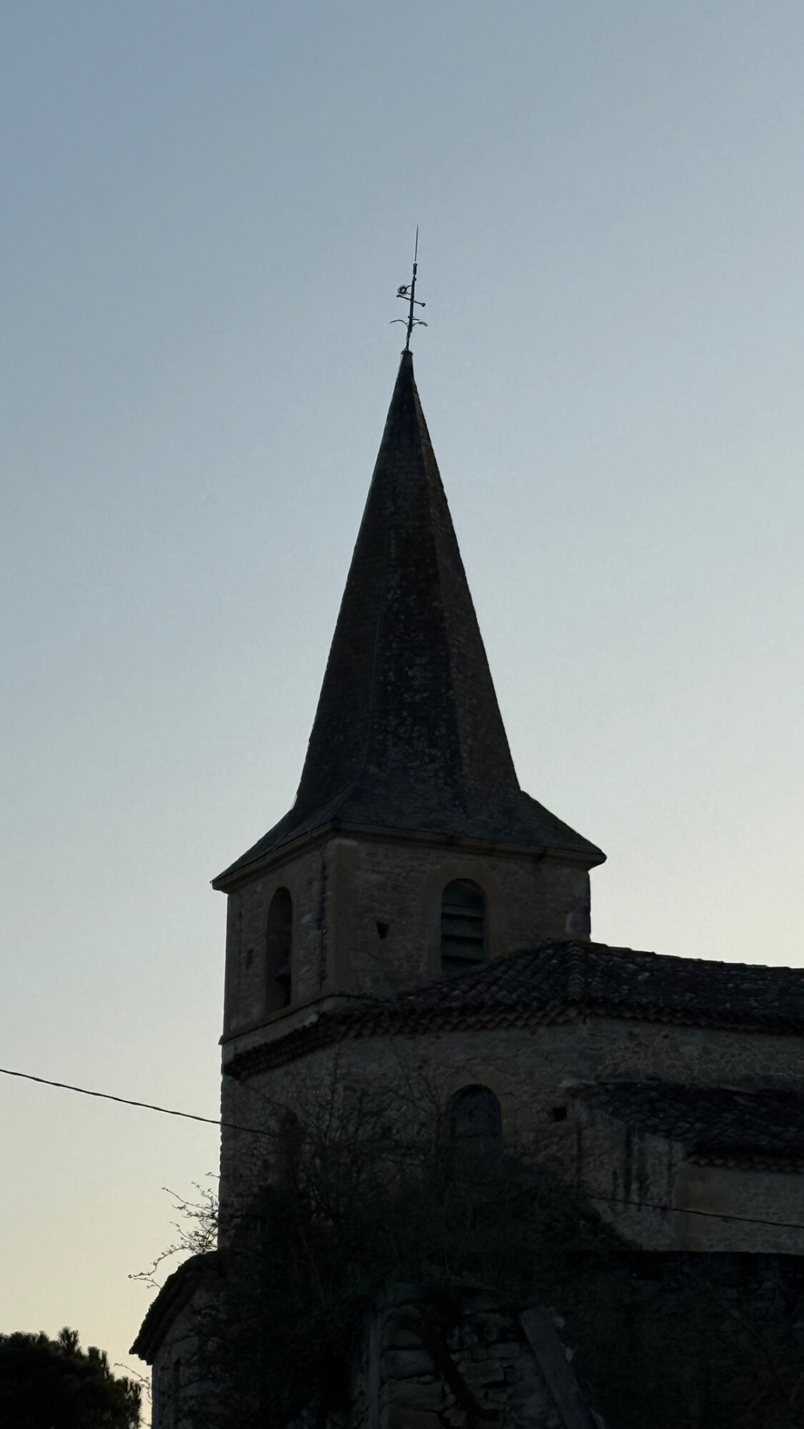 Clocher d’église en pierre à flèche pointue, Office de Tourisme Cœur de Garonne