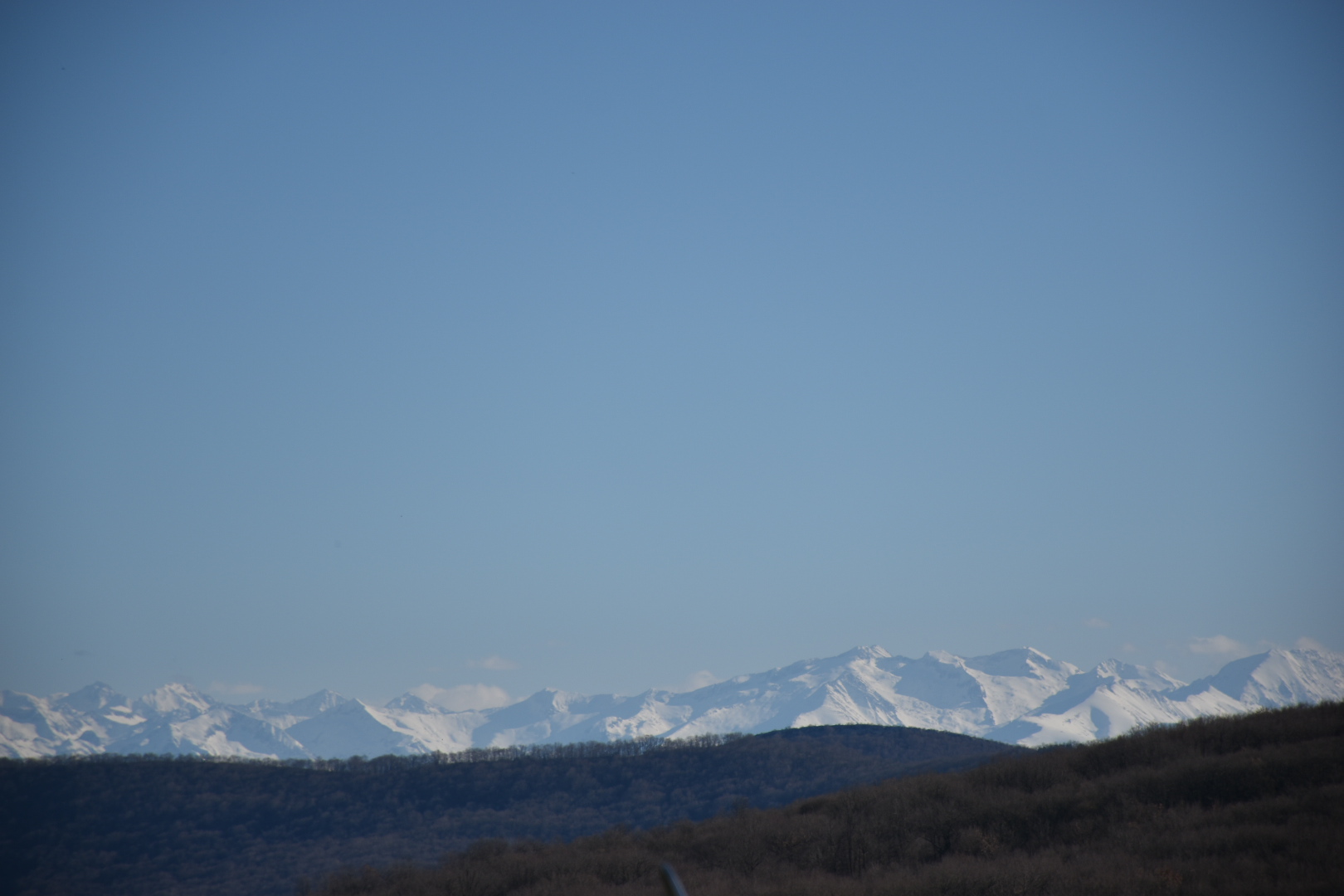 Chaîne des Pyrénées enneigées vue depuis le Cœur de Garonne