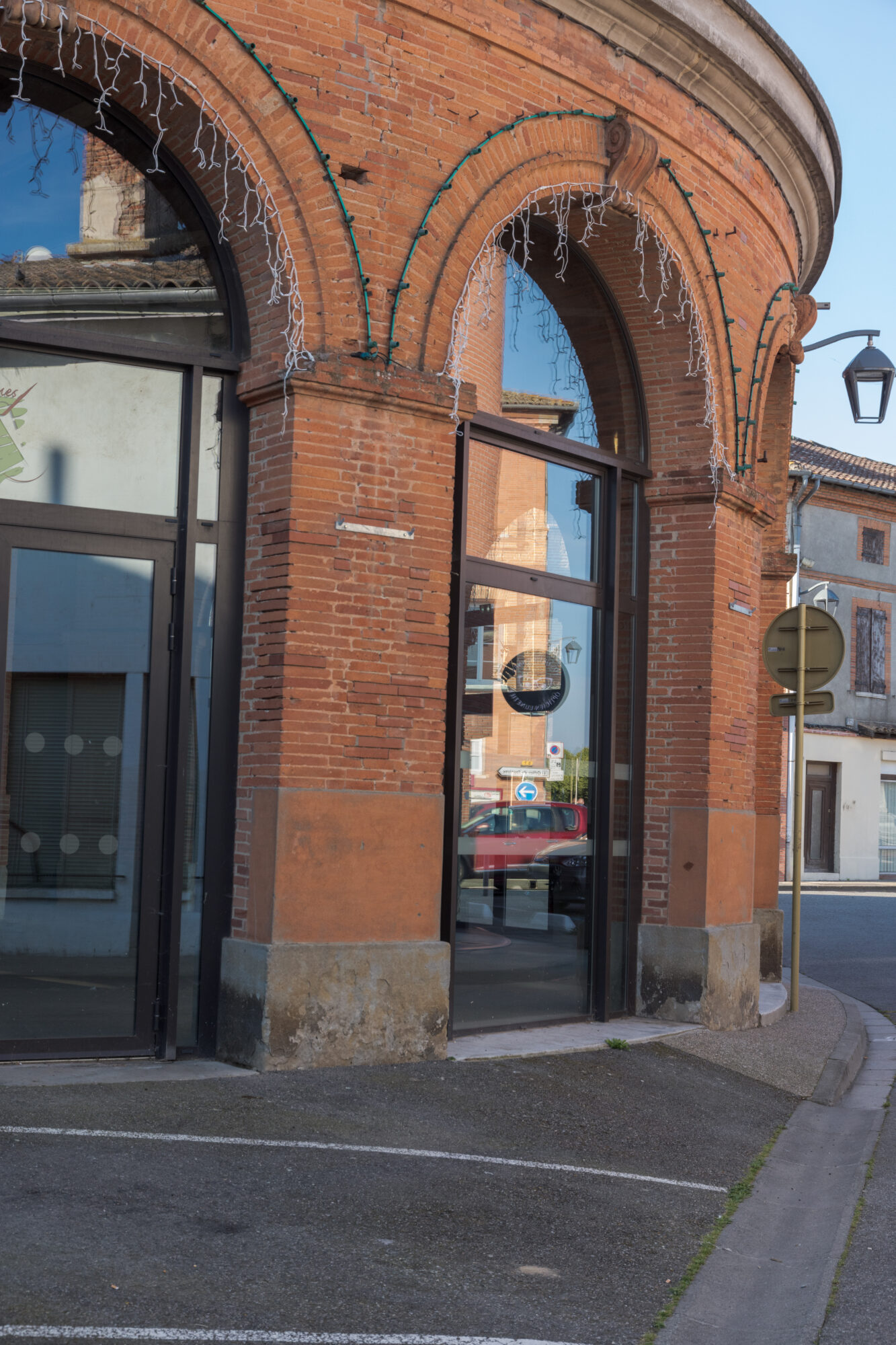 Façade en briques de l’Office de Tourisme Cœur de Garonne