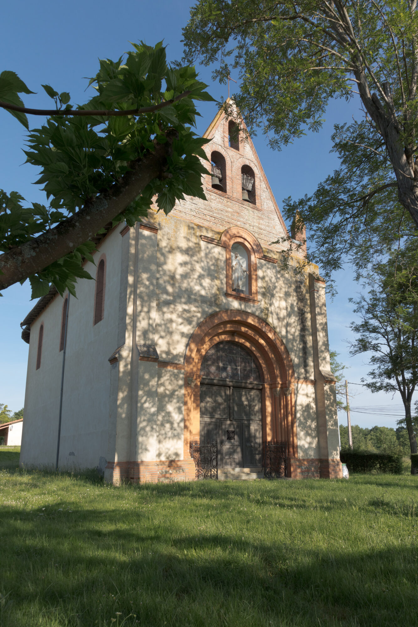 Chapelle en brique et crépi avec clocher-mur, Cœur de Garonne