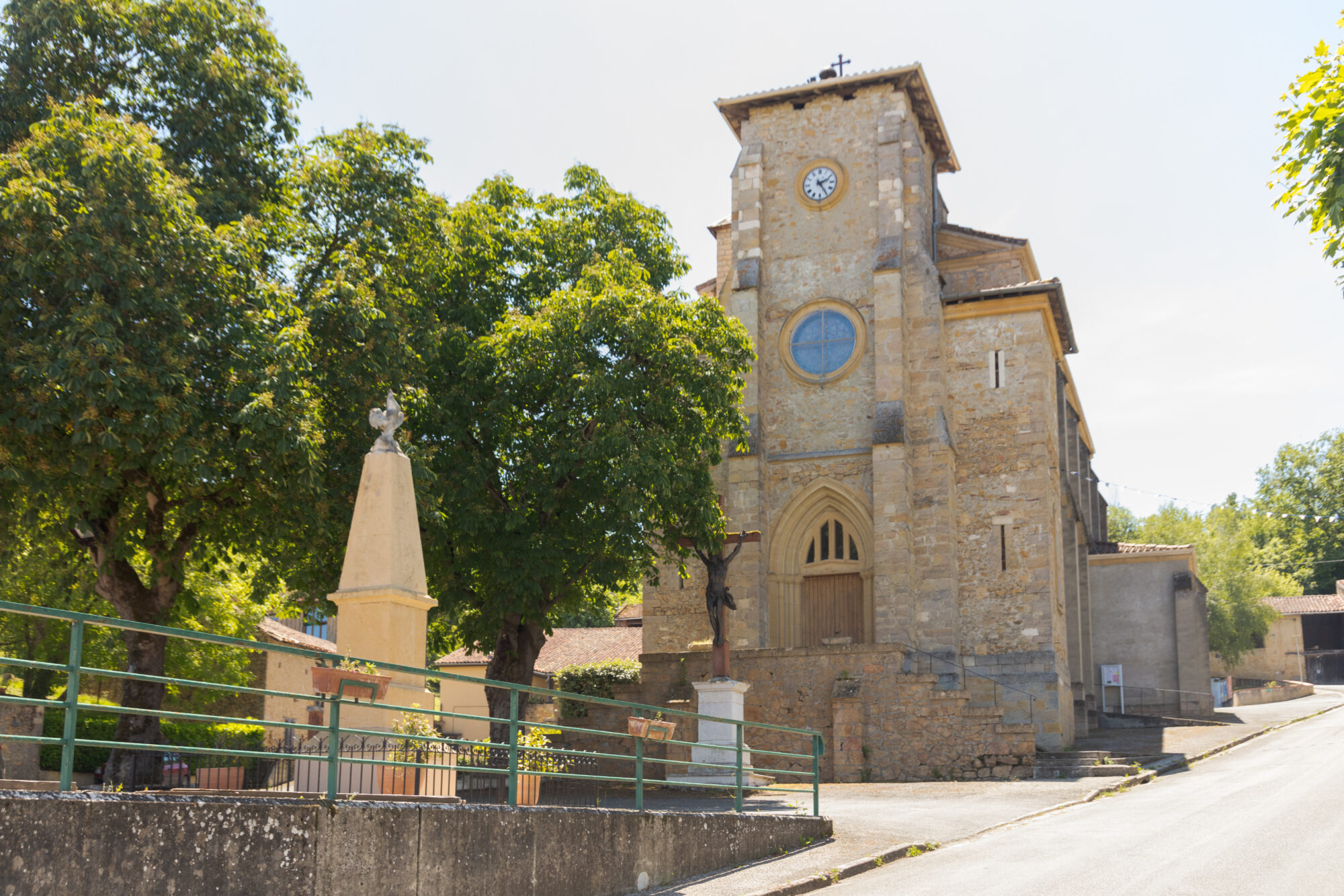 Église en pierre avec clocher-horloge, Office de Tourisme Cœur de Garonne