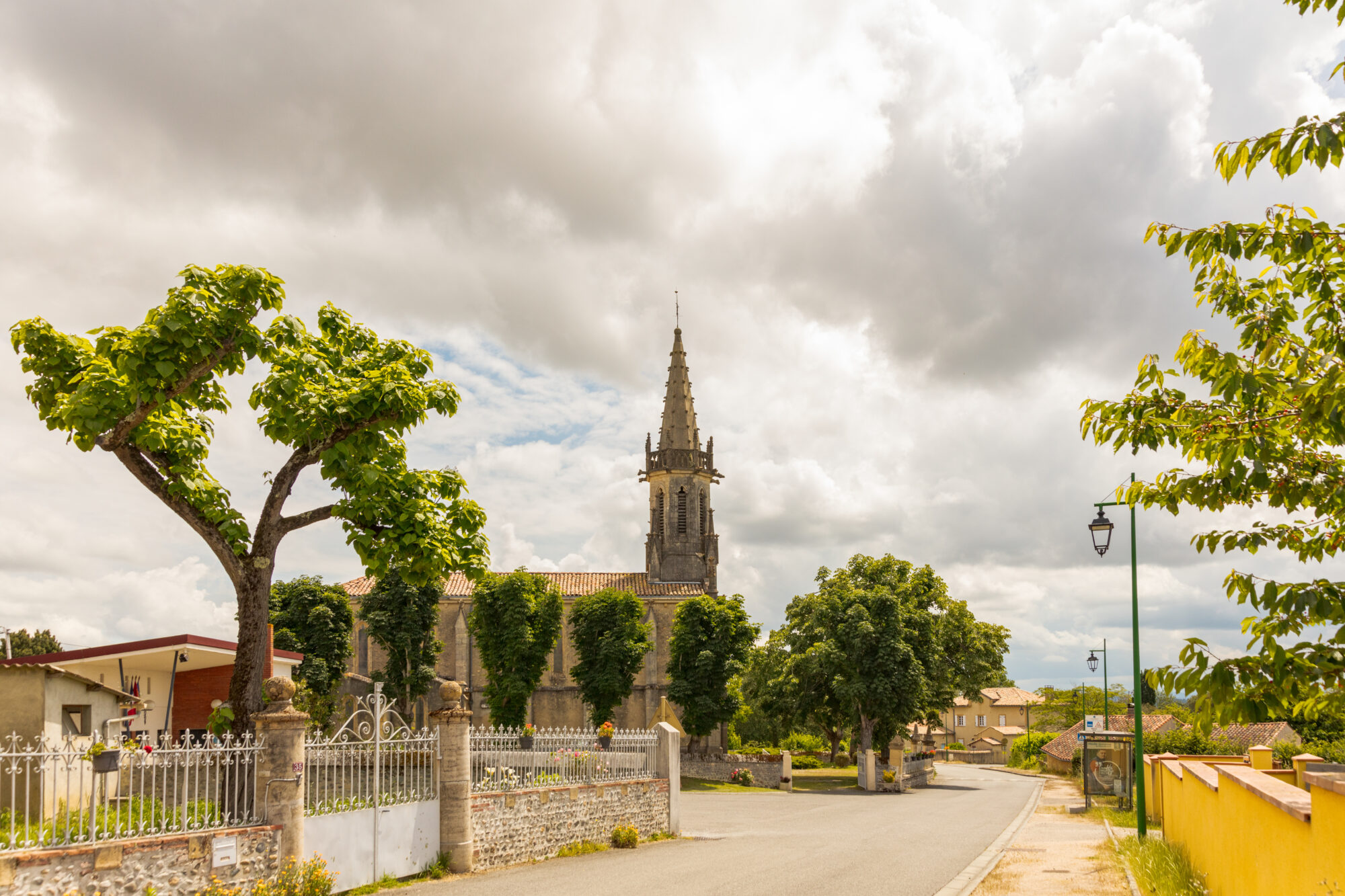 Église de village et clocher au cœur de Cœur de Garonne