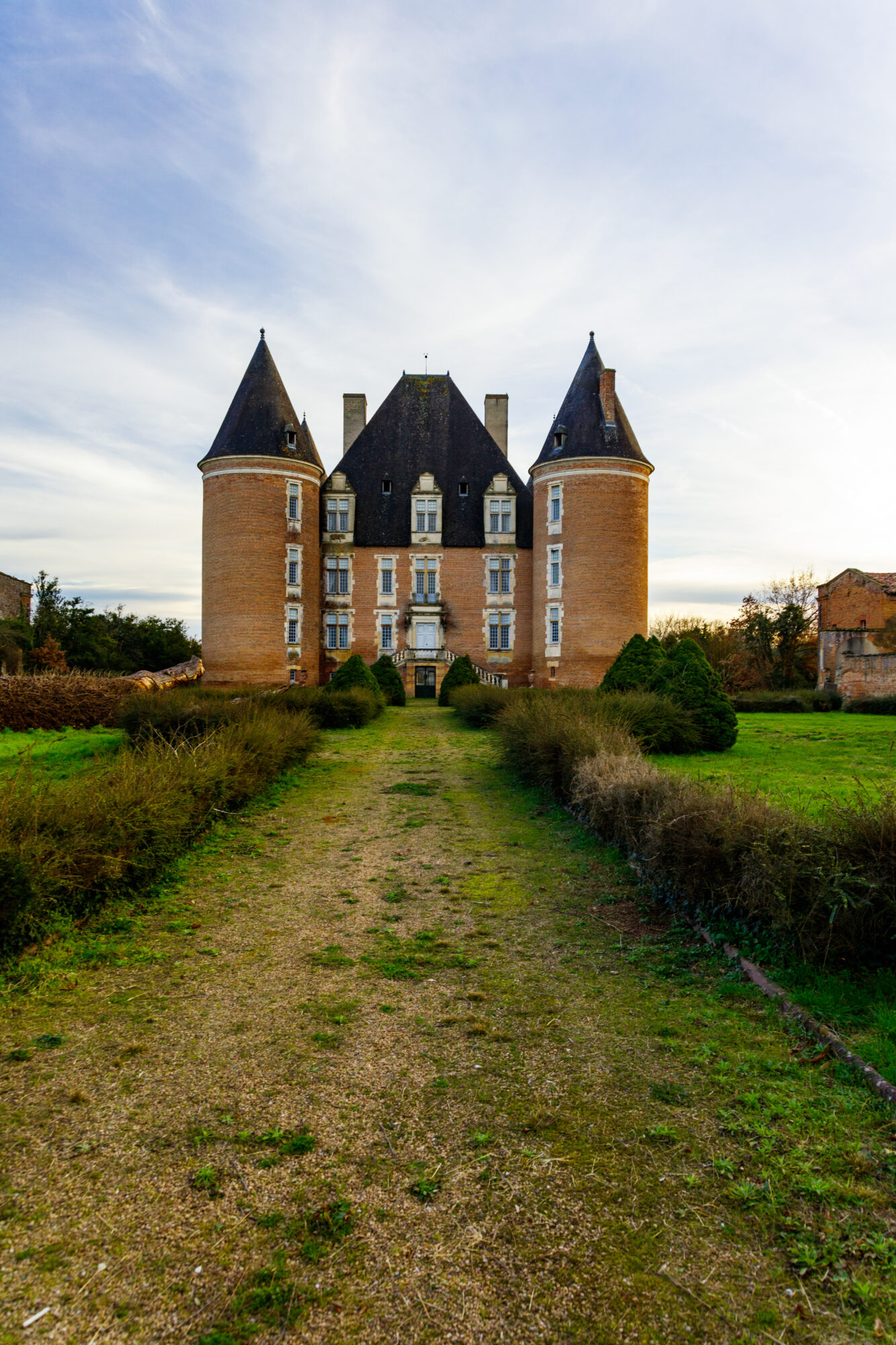 Château de brique à deux tours rondes, Office de Tourisme Cœur de Garonne