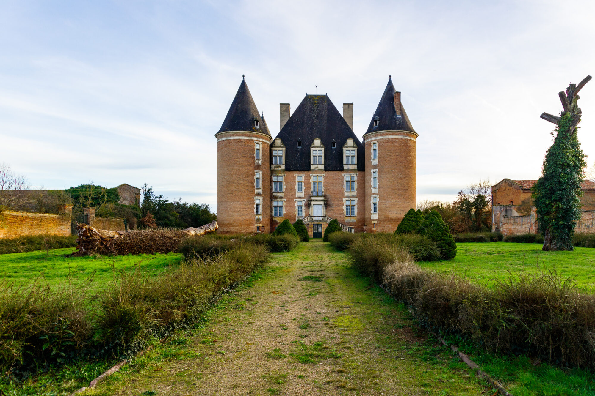 Château en brique à deux tours, Office de Tourisme Cœur de Garonne