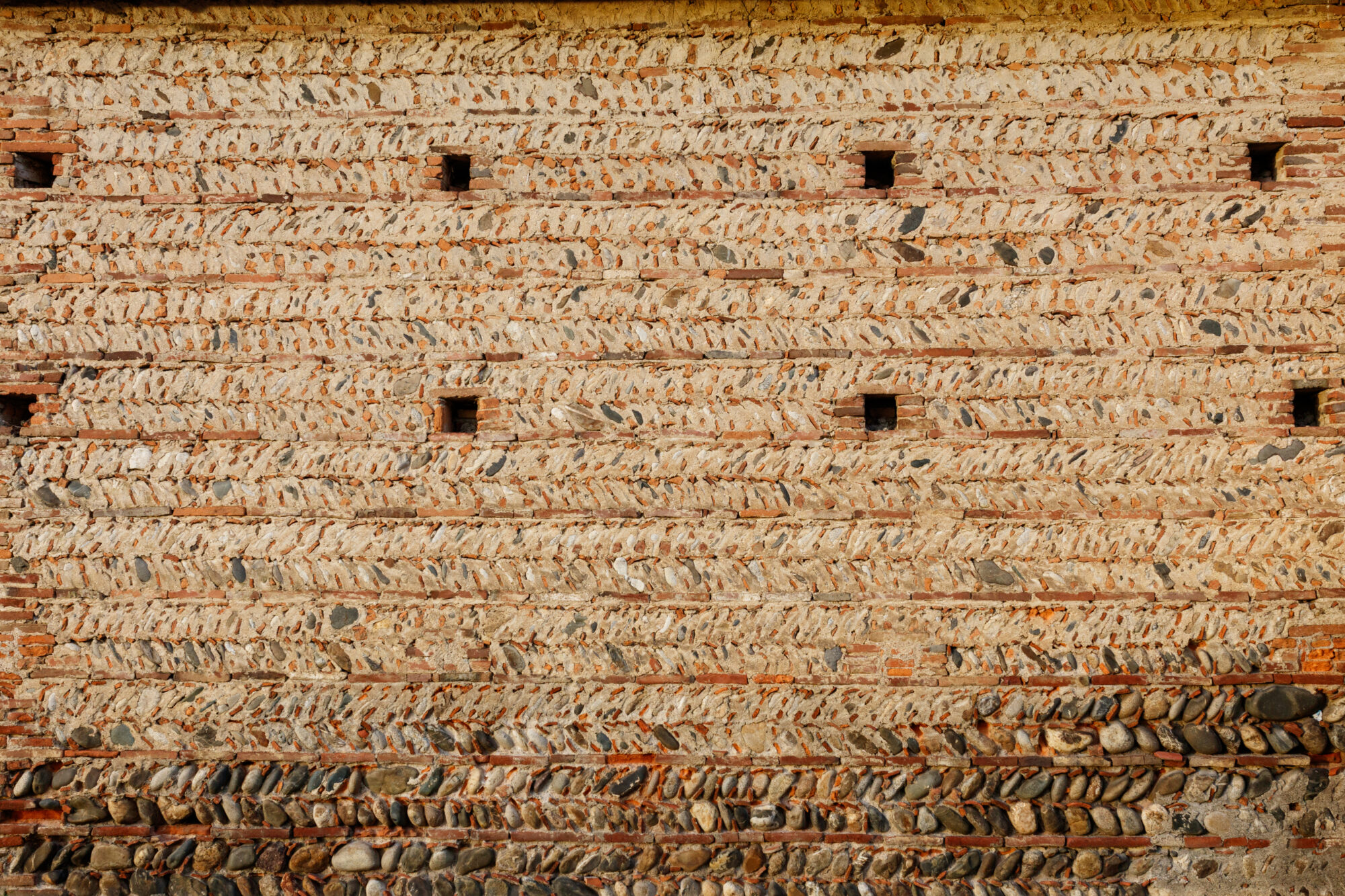 Mur en galets et briques à motifs traditionnels Cœur de Garonne