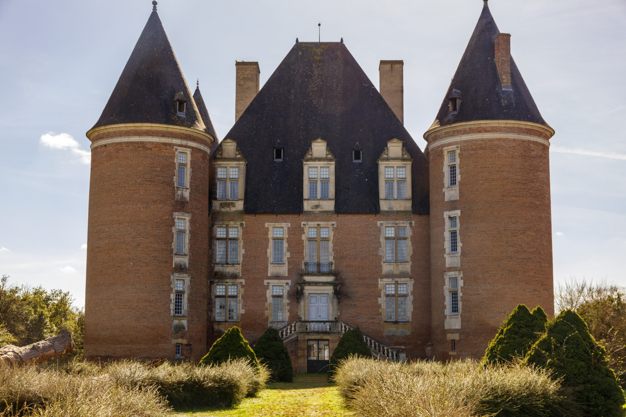 Château en brique à tours rondes, Office de Tourisme Cœur de Garonne