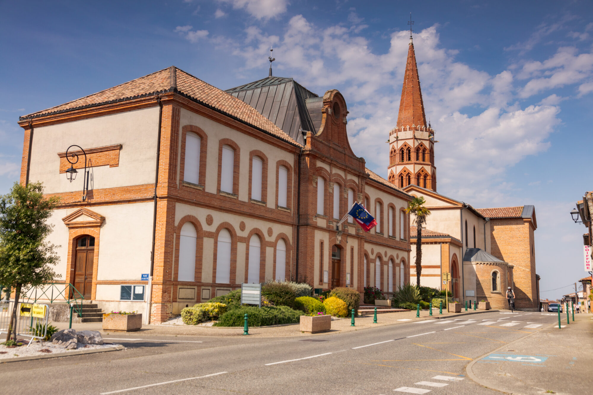 Mairie et clocher de Rieumes, Office de Tourisme Cœur de Garonne