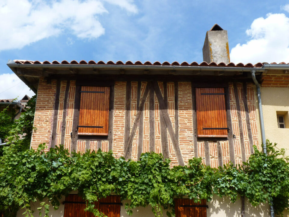Façade à colombages en briques, Office de Tourisme Cœur de Garonne