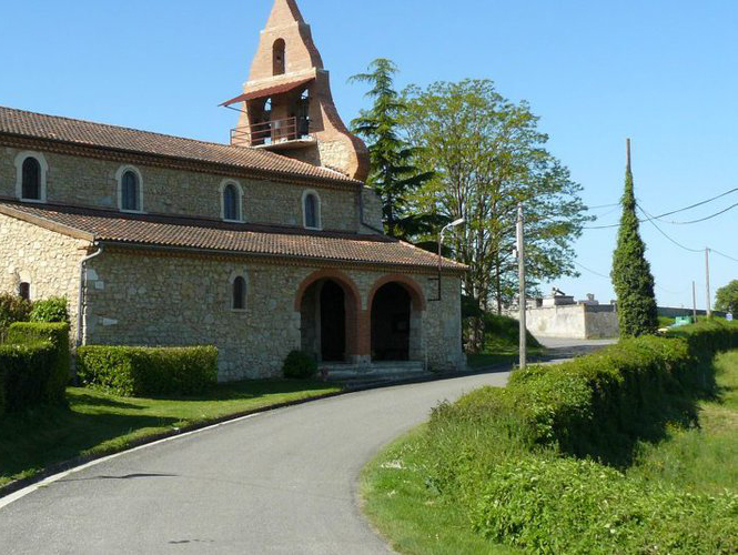 Église en pierre au bord d’une route, Office de Tourisme Cœur de Garonne