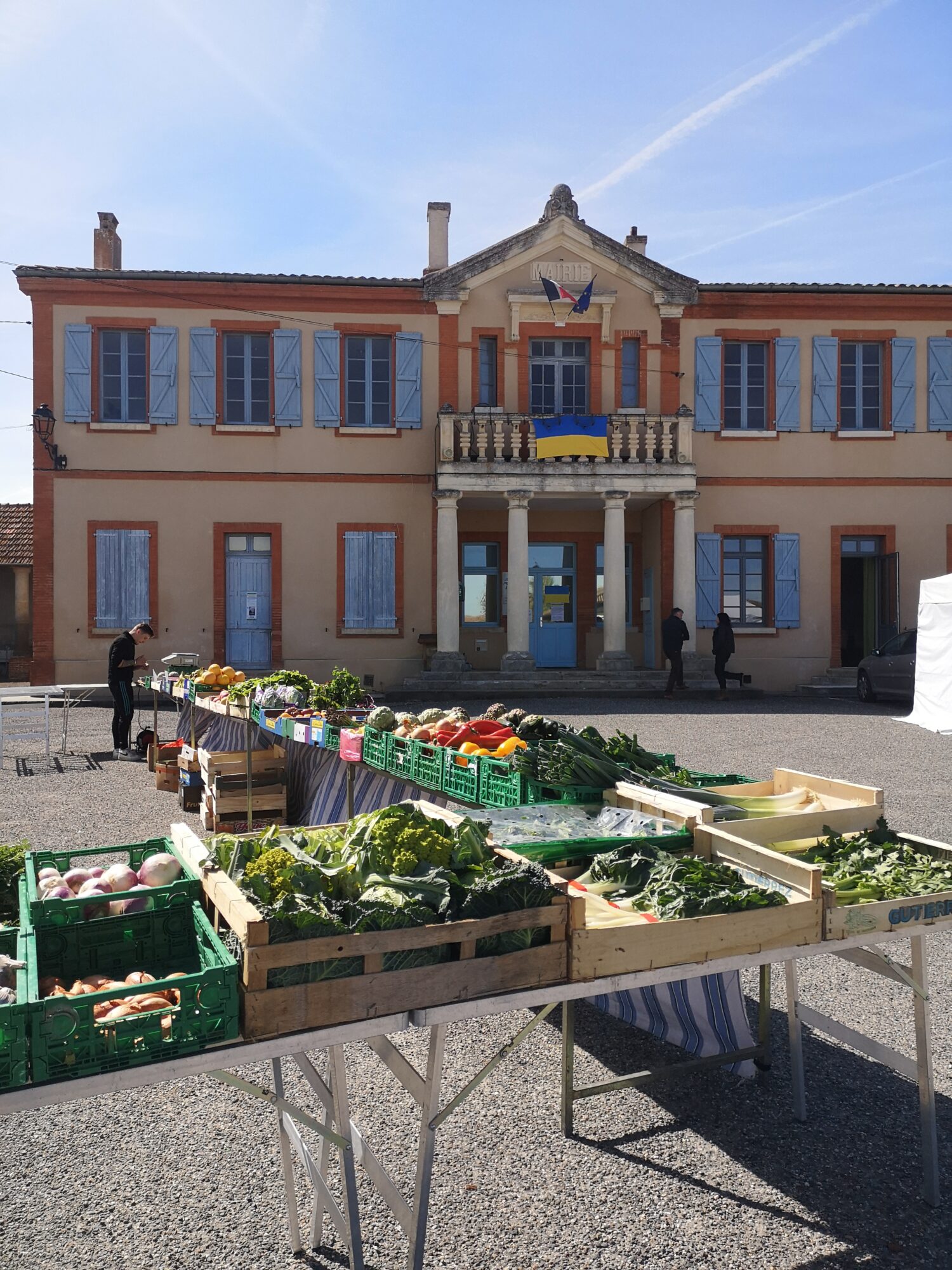 Marché de légumes devant la mairie, Office de Tourisme Cœur de Garonne