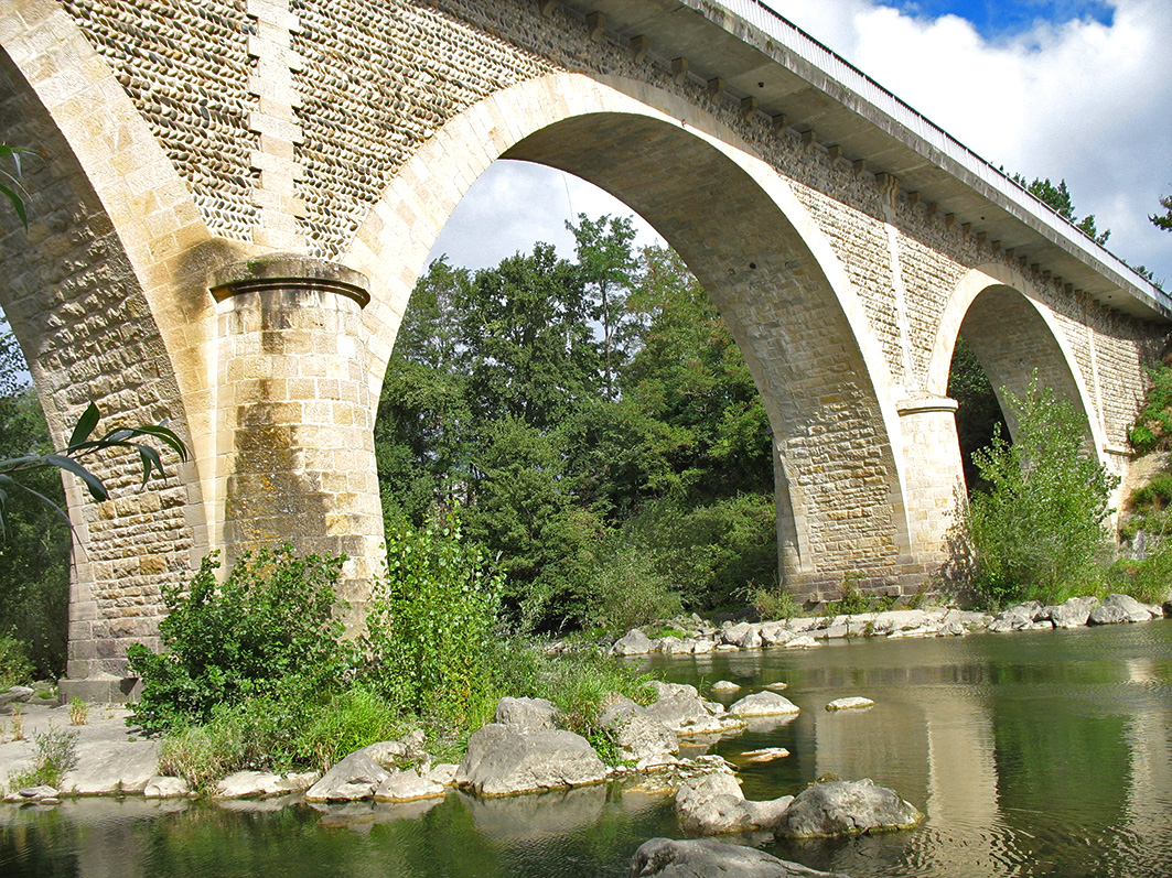 Pont en pierre à arches sur la Garonne, Office de Tourisme Cœur de Garonne