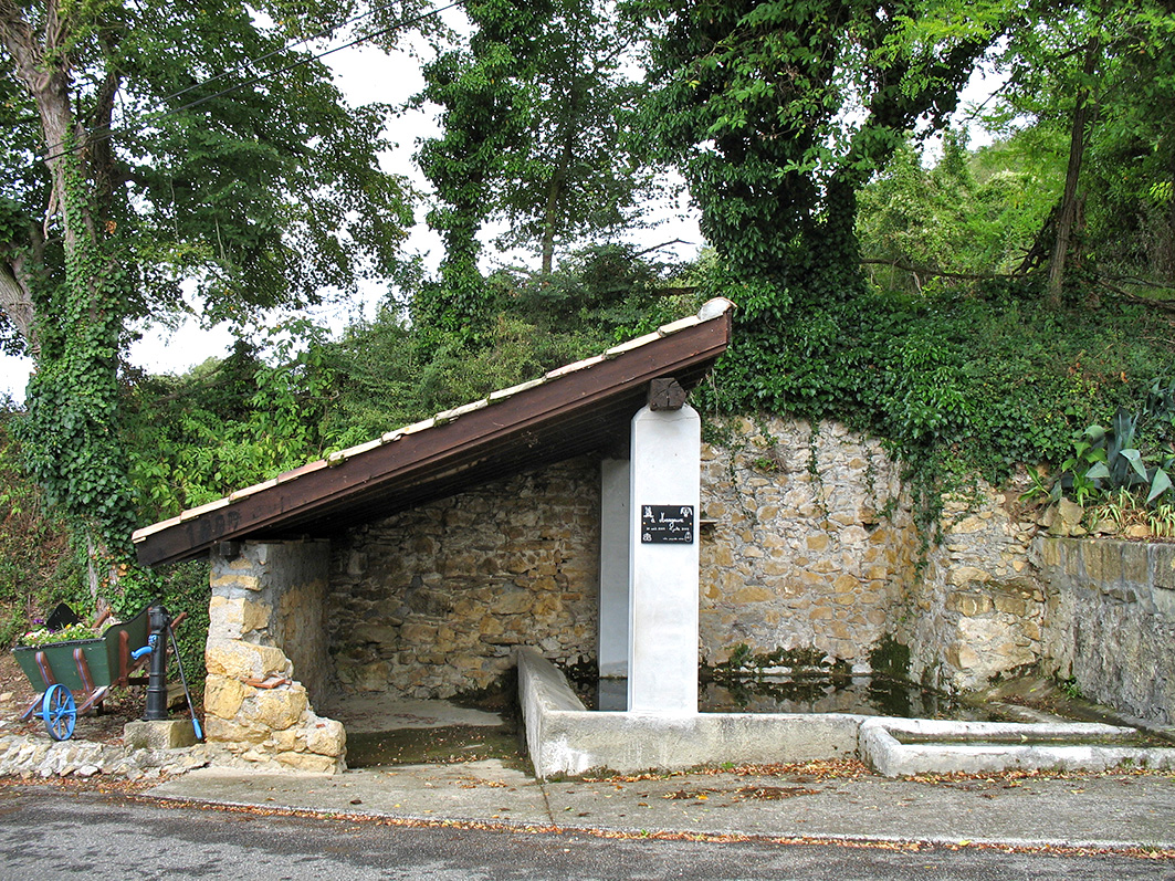 Lavoir en pierre couvert, Office de Tourisme Cœur de Garonne