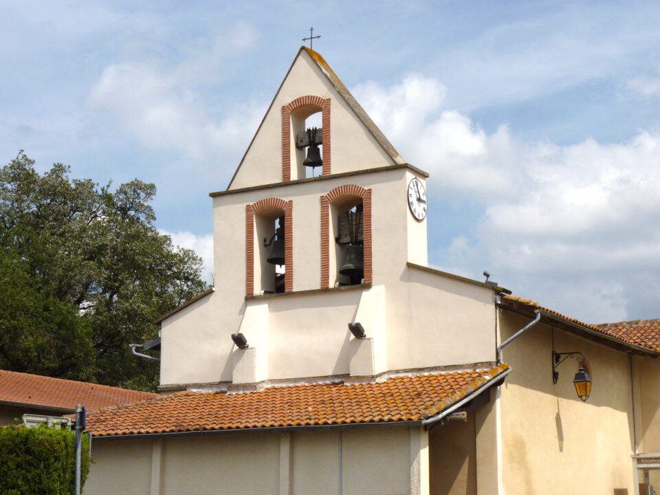 Clocher d’église avec trois cloches et horloge, Cœur de Garonne