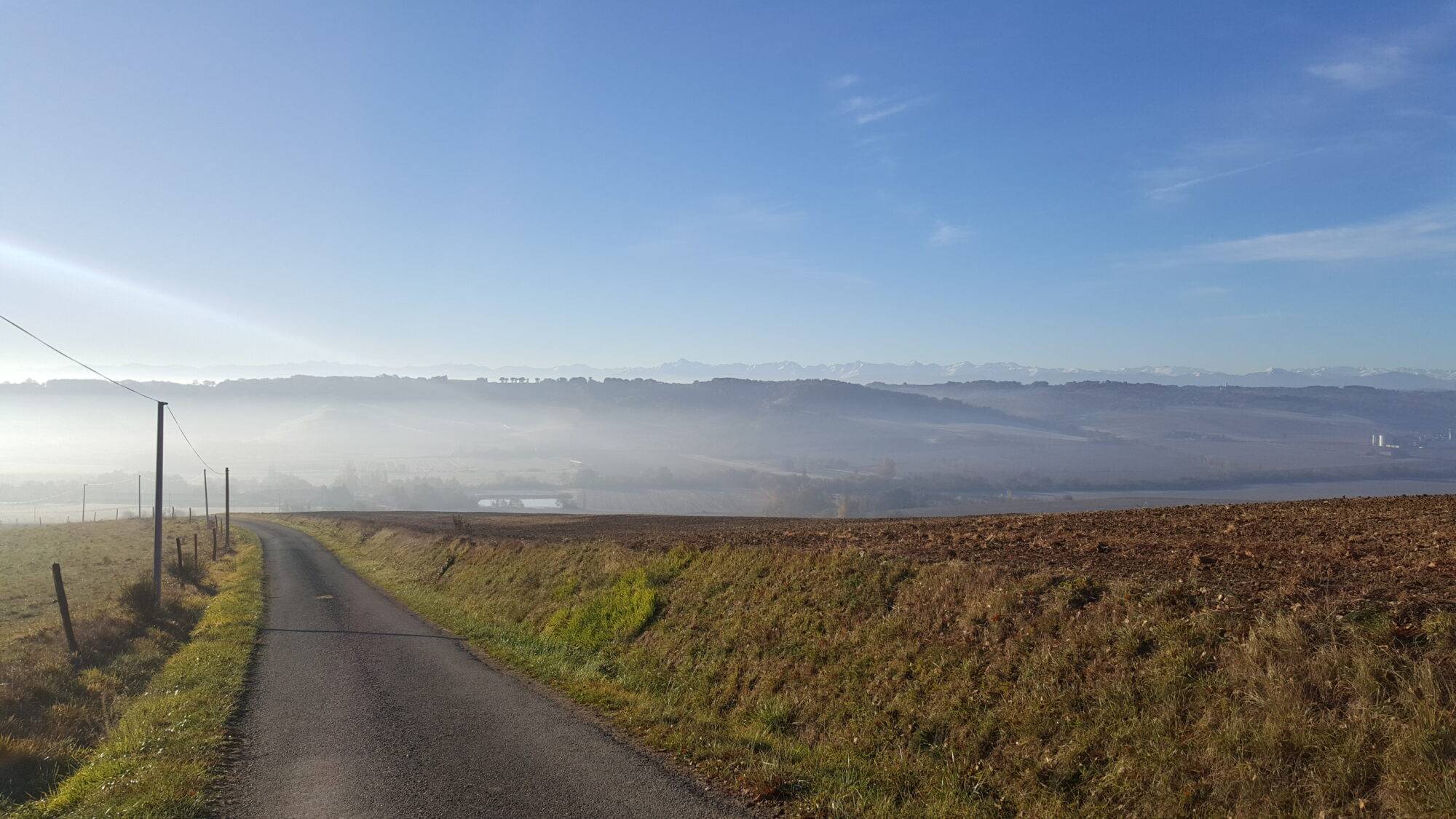 Route de campagne et vue sur les Pyrénées, Office de Tourisme Cœur de Garonne