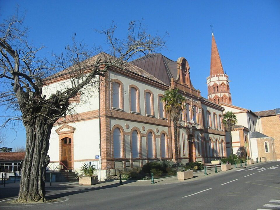 Office de Tourisme Cœur de Garonne dans un bâtiment en briques