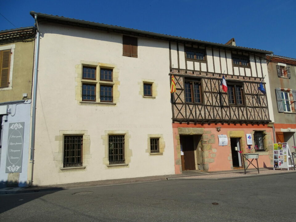 Façade de l’Office de Tourisme Cœur de Garonne à colombages