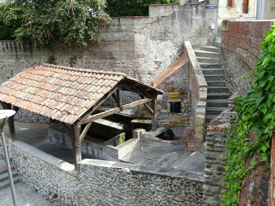 Lavoir couvert en pierre, Office de Tourisme Cœur de Garonne