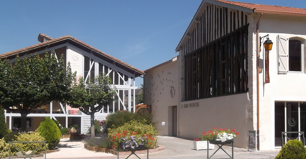 Office de Tourisme Cœur de Garonne dans un bâtiment à colombages
