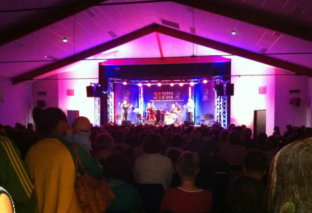 Concert devant un public, festival 31 notes d'été en Cœur de Garonne