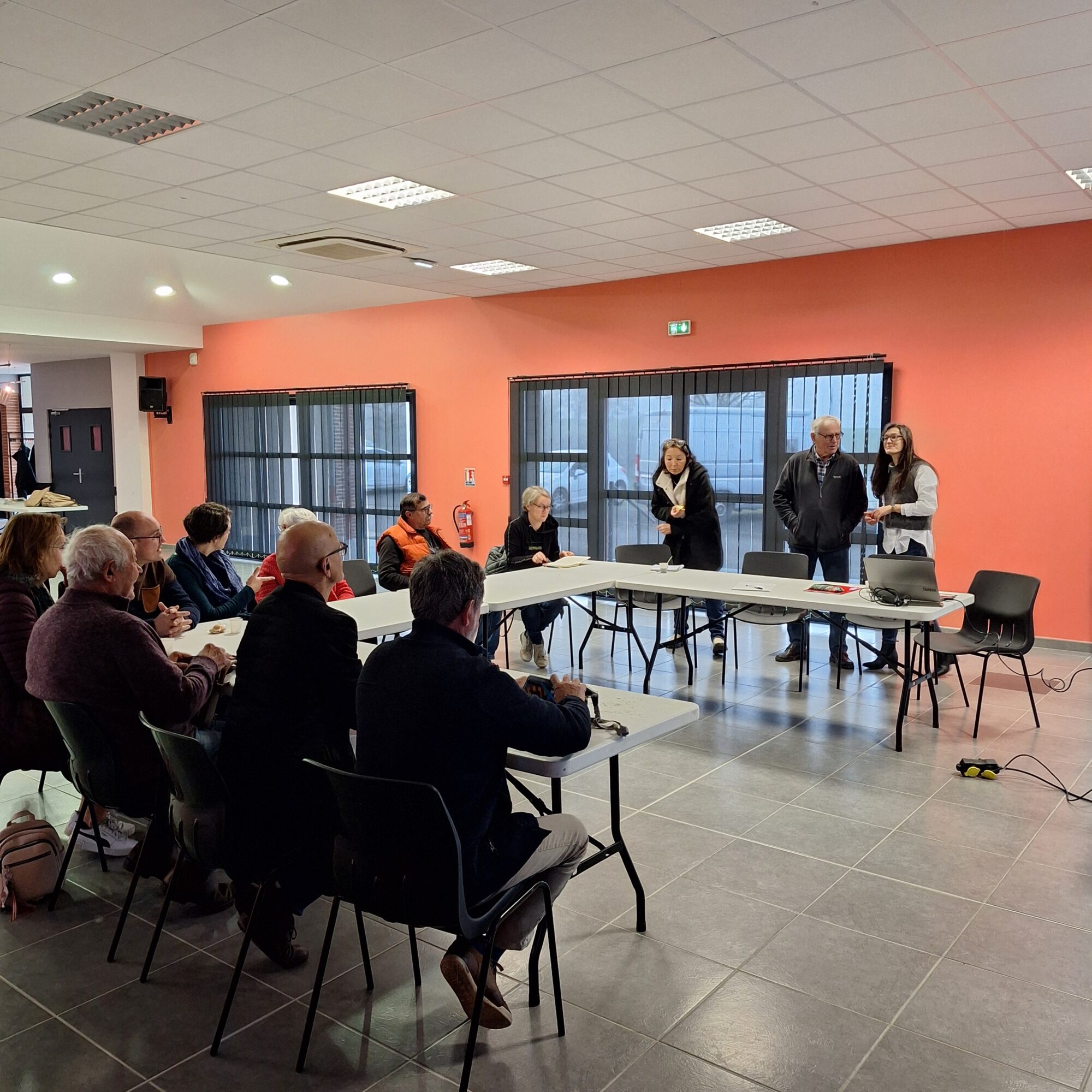 Réunion de l’Office de Tourisme Cœur de Garonne avec participants assis