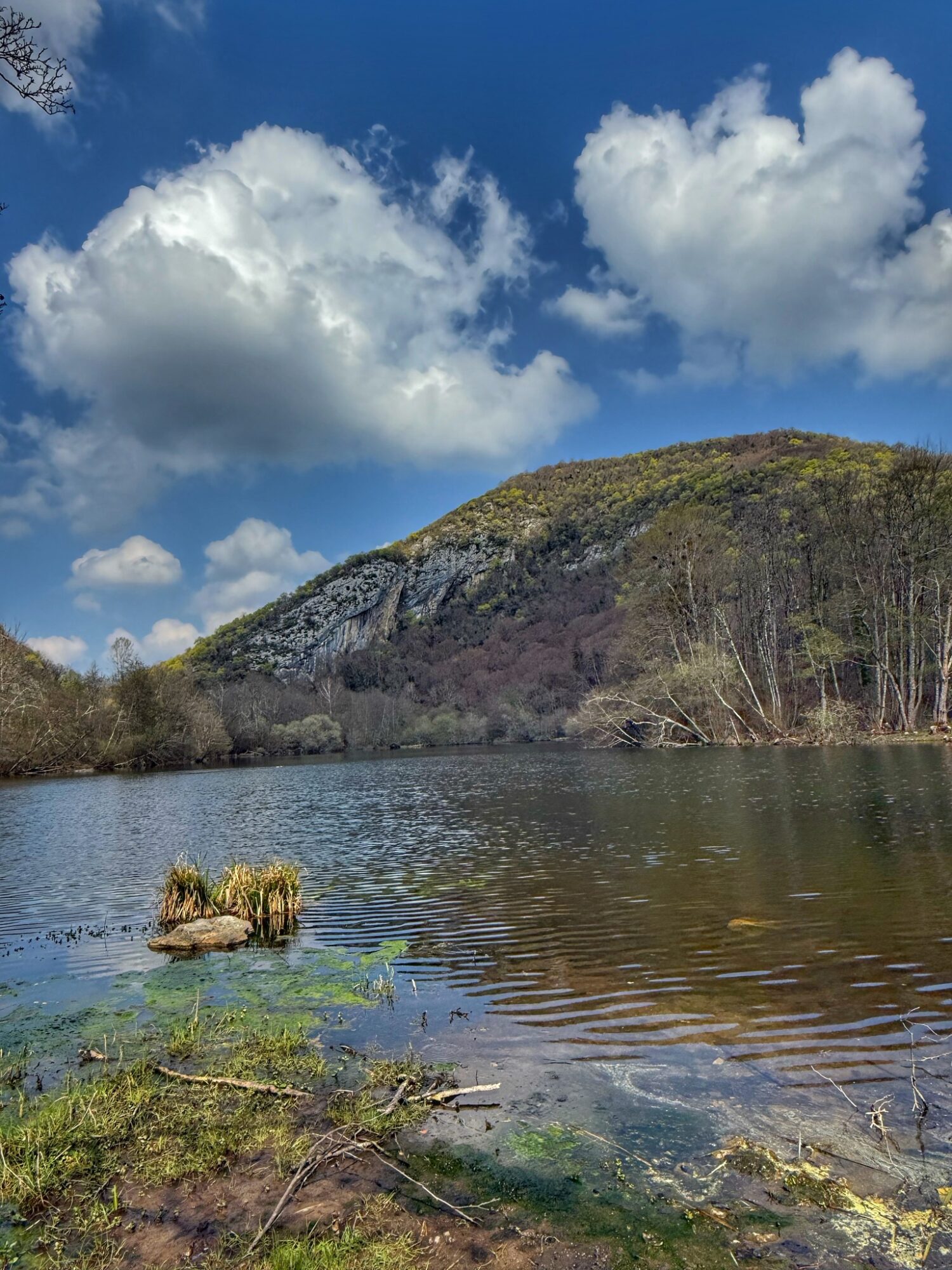 Lac au pied d’une colline boisée, Office de Tourisme Cœur de Garonne