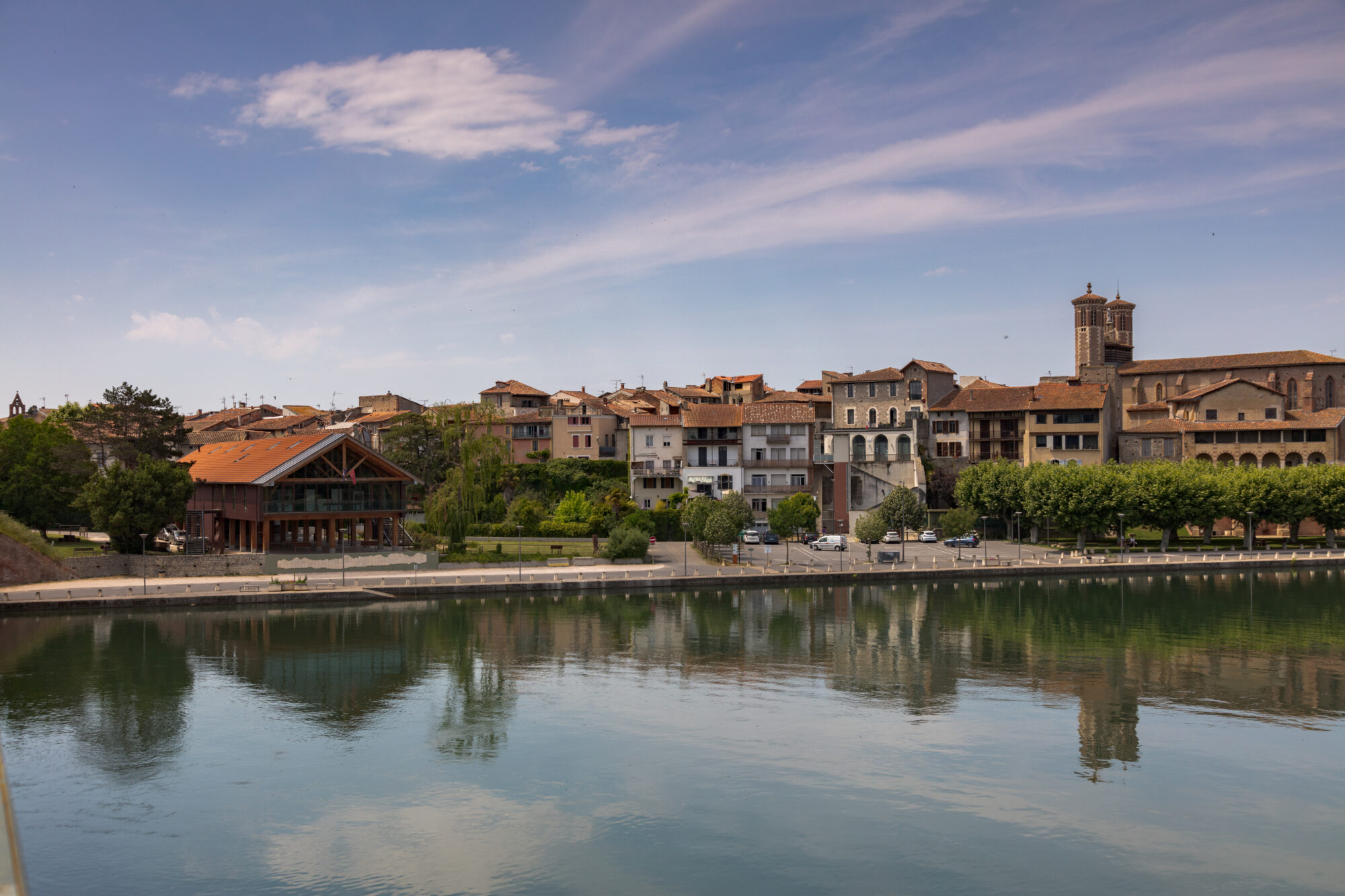 Vue de Cazères et de son église depuis la Garonne, Cœur de Garonne