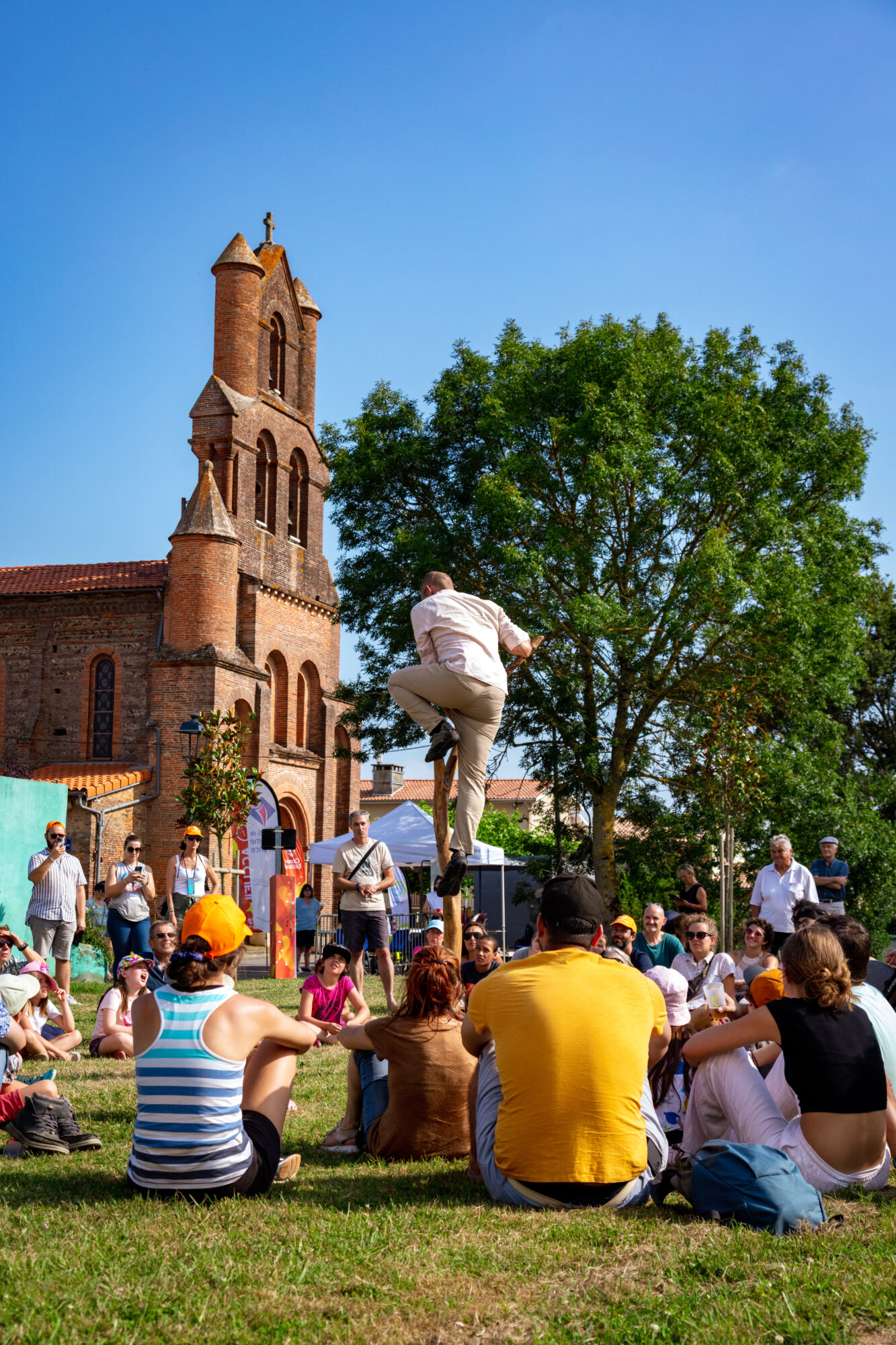 Spectacle de rue devant l’église, Office de Tourisme Cœur de Garonne