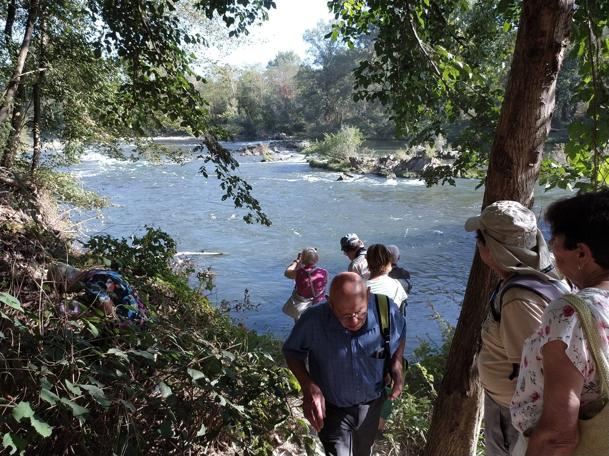 Groupe en balade au bord de la Garonne avec l’Office de Tourisme Cœur de Garonne