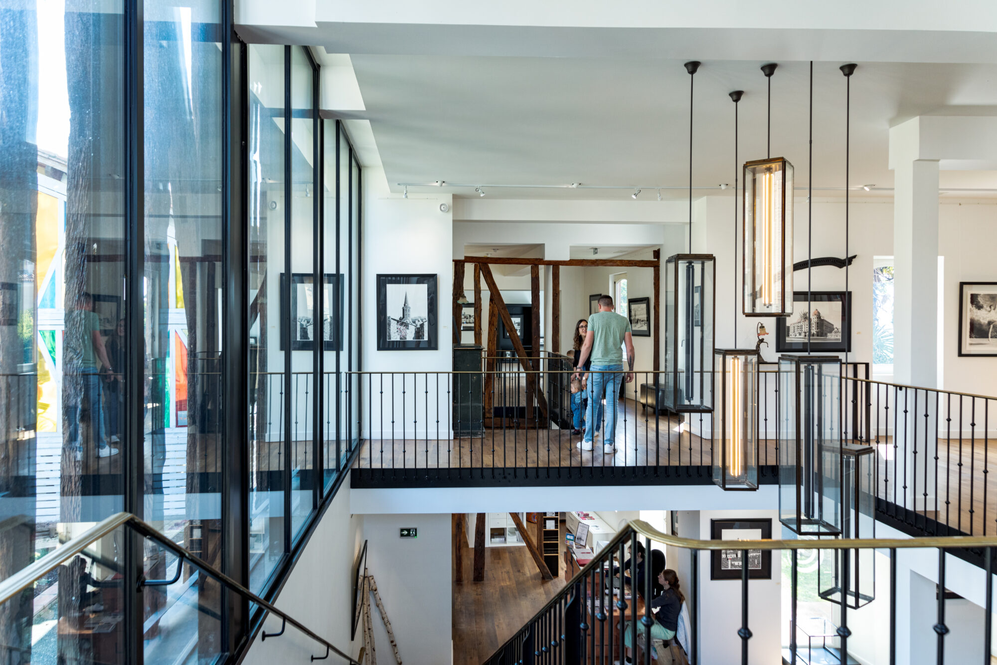 Intérieur de l’Office de Tourisme Cœur de Garonne sur deux niveaux