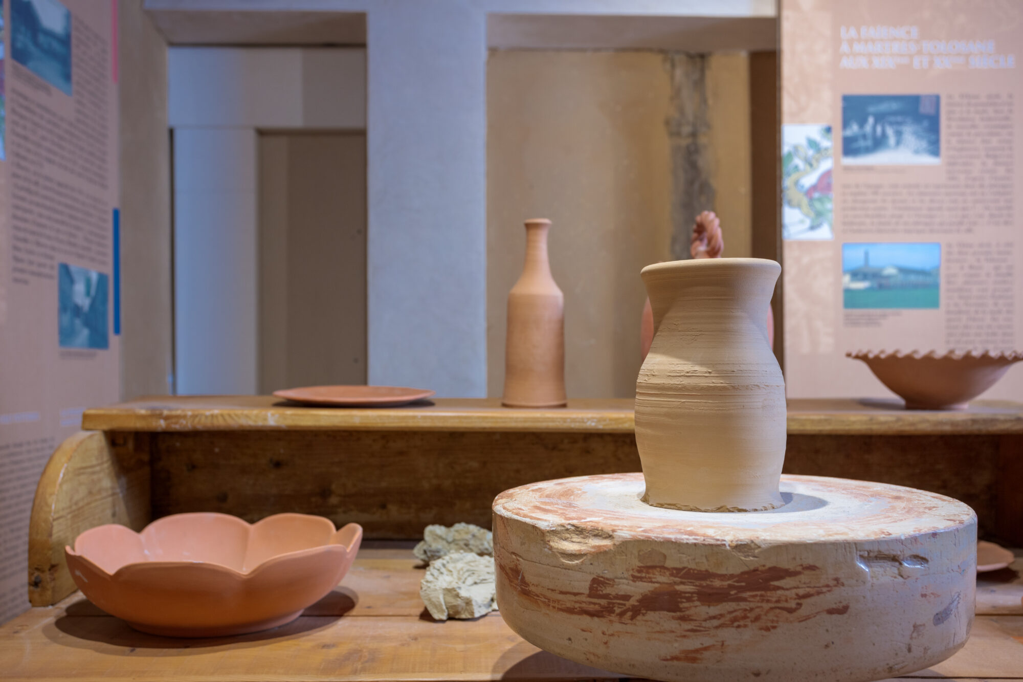 Vase en argile sur tour de potier, Office de Tourisme Cœur de Garonne
