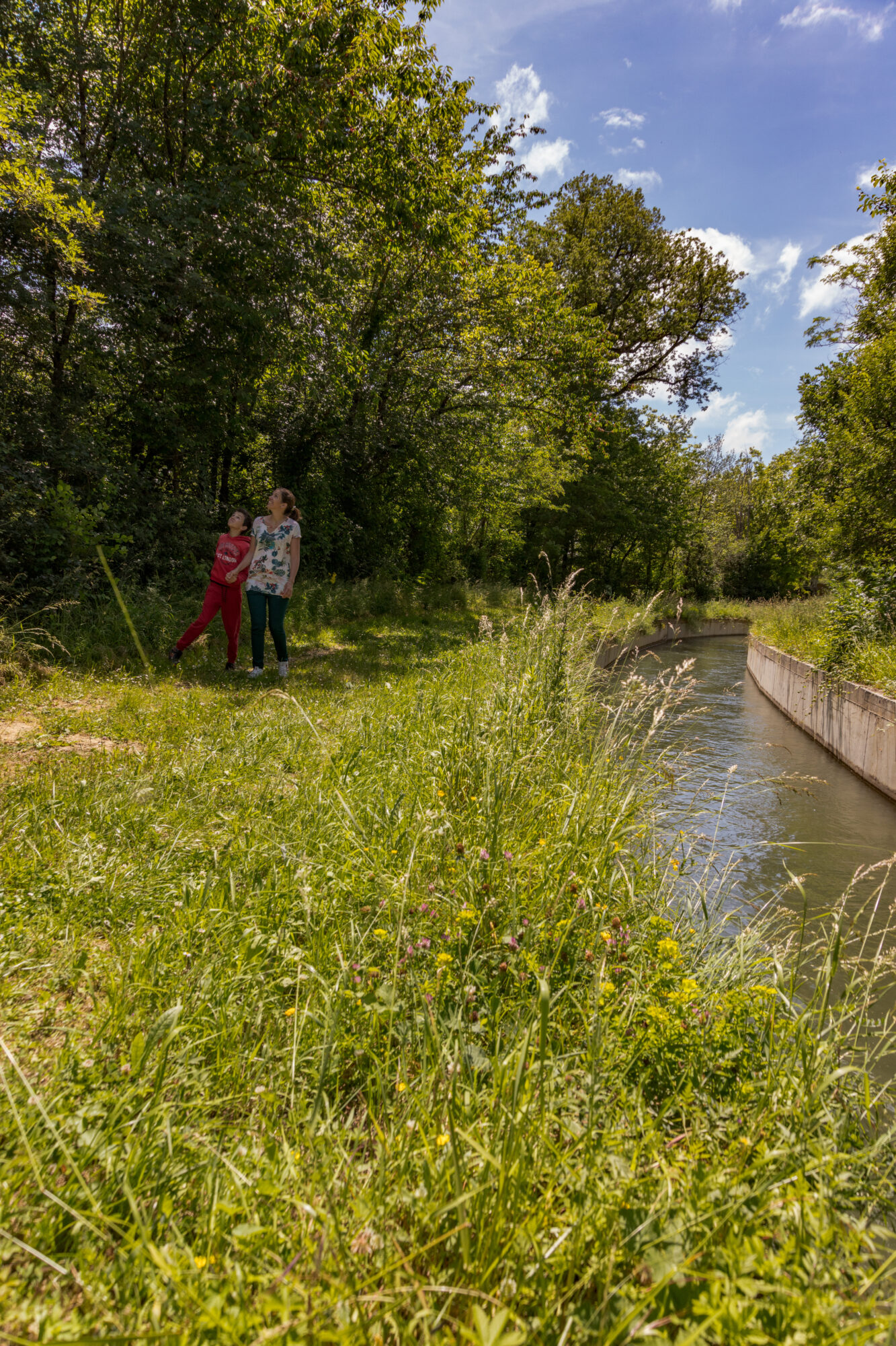 Promeneuses au bord d’un canal, Office de Tourisme Cœur de Garonne