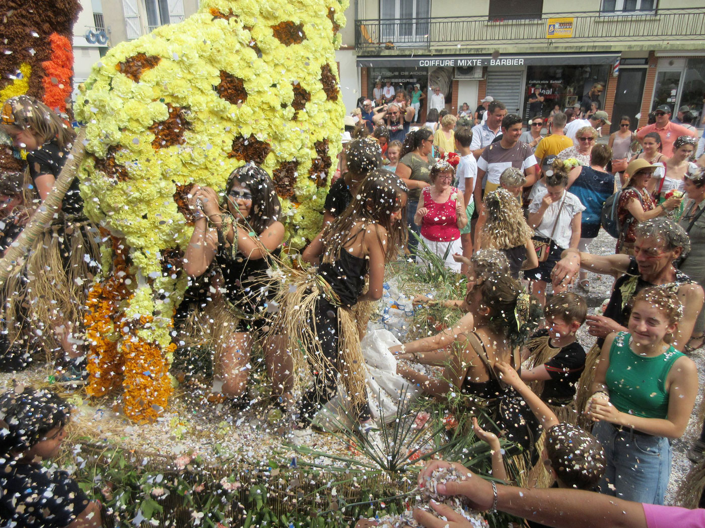 Char fleuri léopard au corso fleuri de Cœur de Garonne